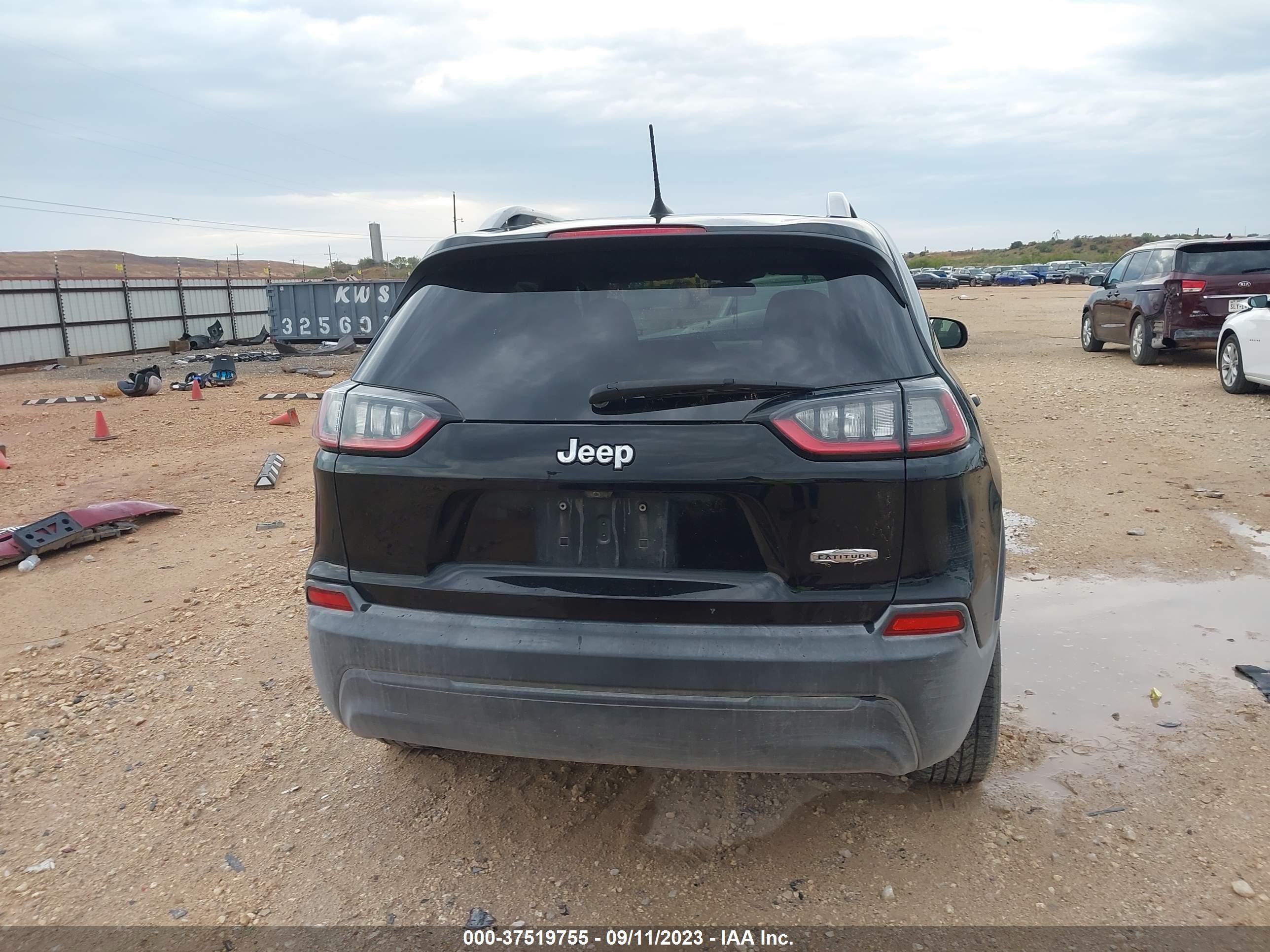 Photo 15 VIN: 1C4PJLCB2KD114314 - JEEP CHEROKEE 