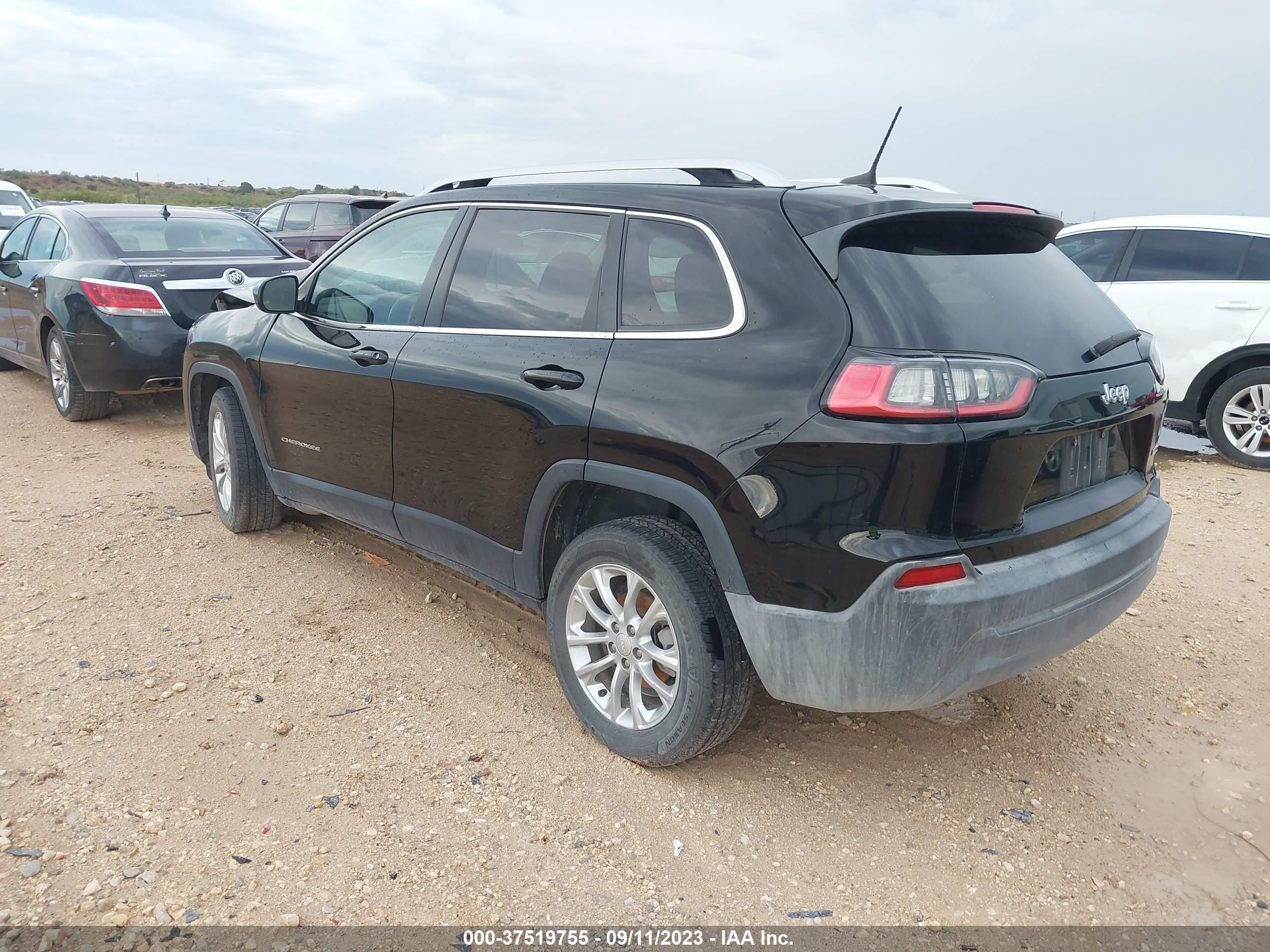 Photo 2 VIN: 1C4PJLCB2KD114314 - JEEP CHEROKEE 