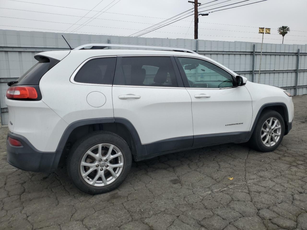 Photo 2 VIN: 1C4PJLCB3FW741811 - JEEP GRAND CHEROKEE 