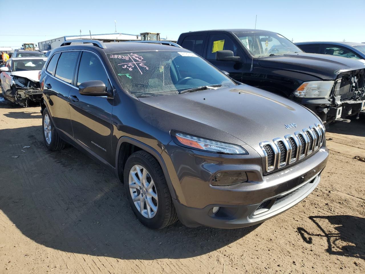 Photo 3 VIN: 1C4PJLCB3GW283849 - JEEP GRAND CHEROKEE 