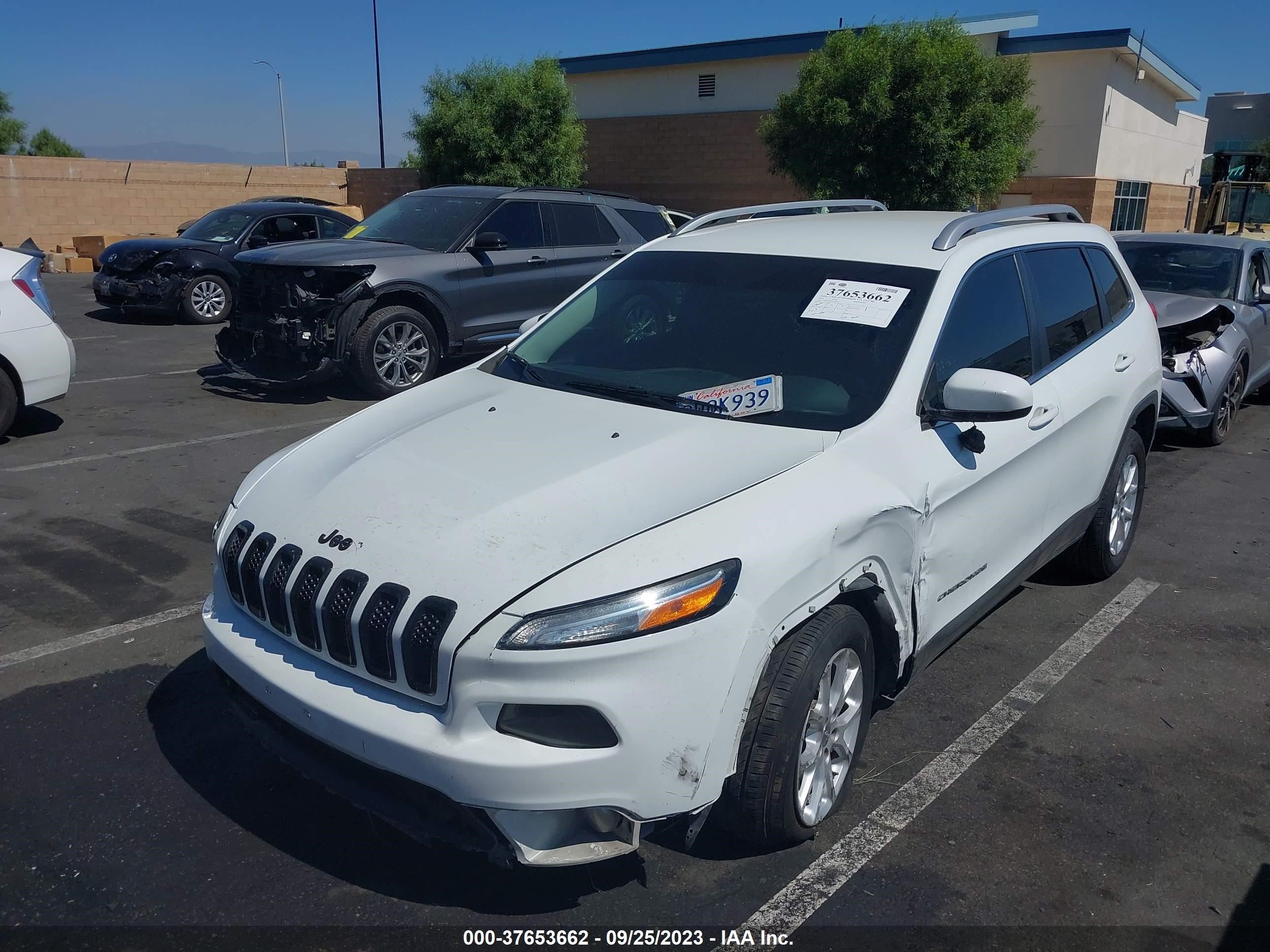 Photo 1 VIN: 1C4PJLCB3GW329485 - JEEP CHEROKEE 