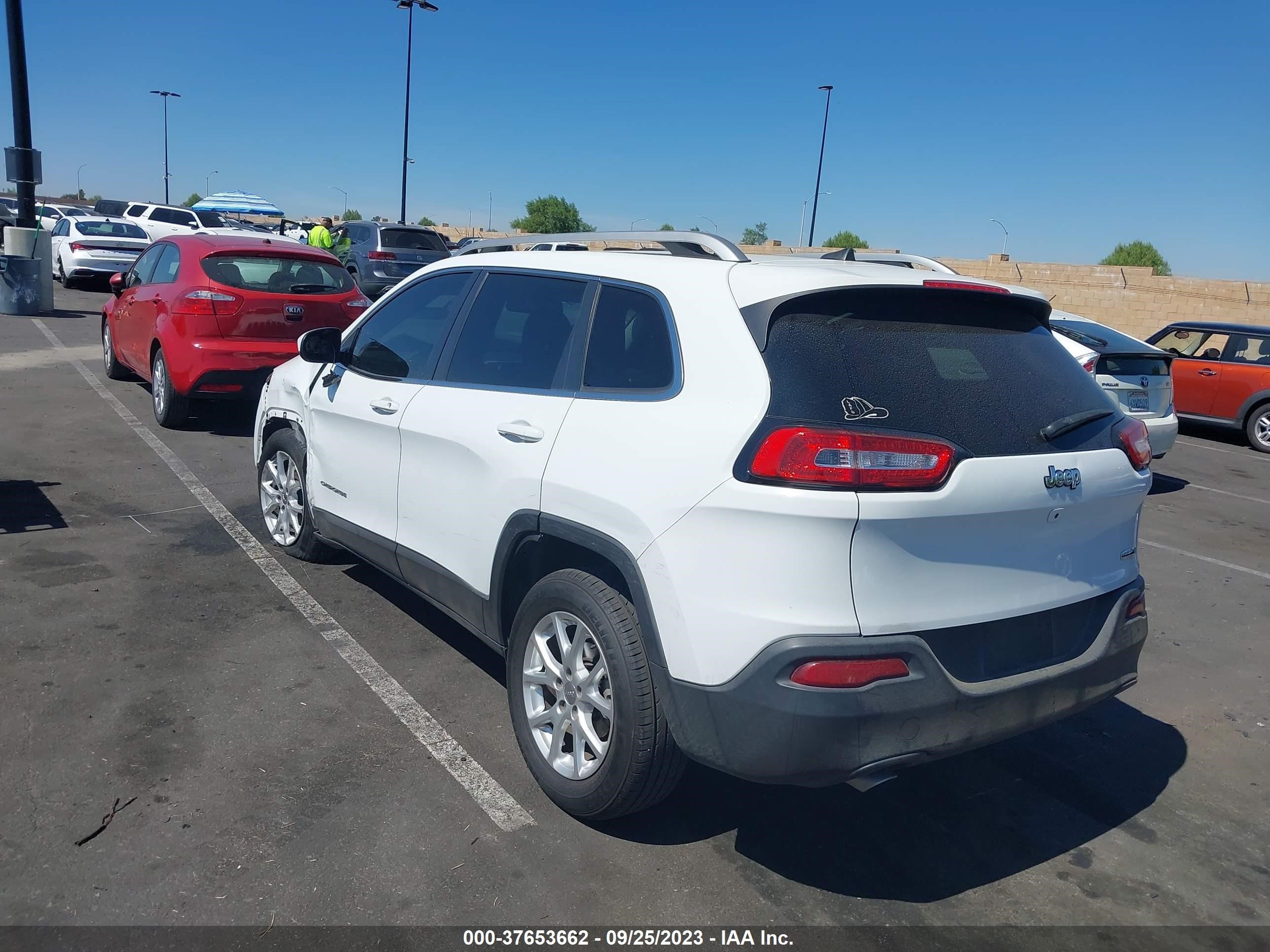 Photo 2 VIN: 1C4PJLCB3GW329485 - JEEP CHEROKEE 