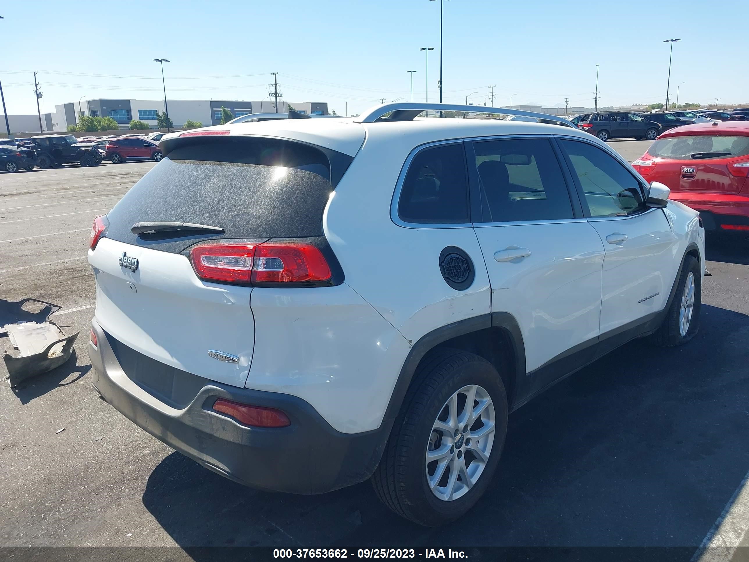 Photo 3 VIN: 1C4PJLCB3GW329485 - JEEP CHEROKEE 