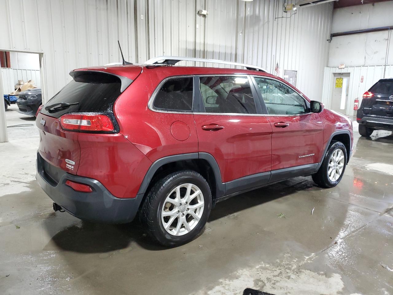 Photo 2 VIN: 1C4PJLCB3HW668359 - JEEP GRAND CHEROKEE 