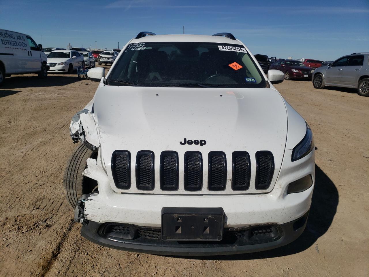 Photo 4 VIN: 1C4PJLCB3JD596497 - JEEP GRAND CHEROKEE 