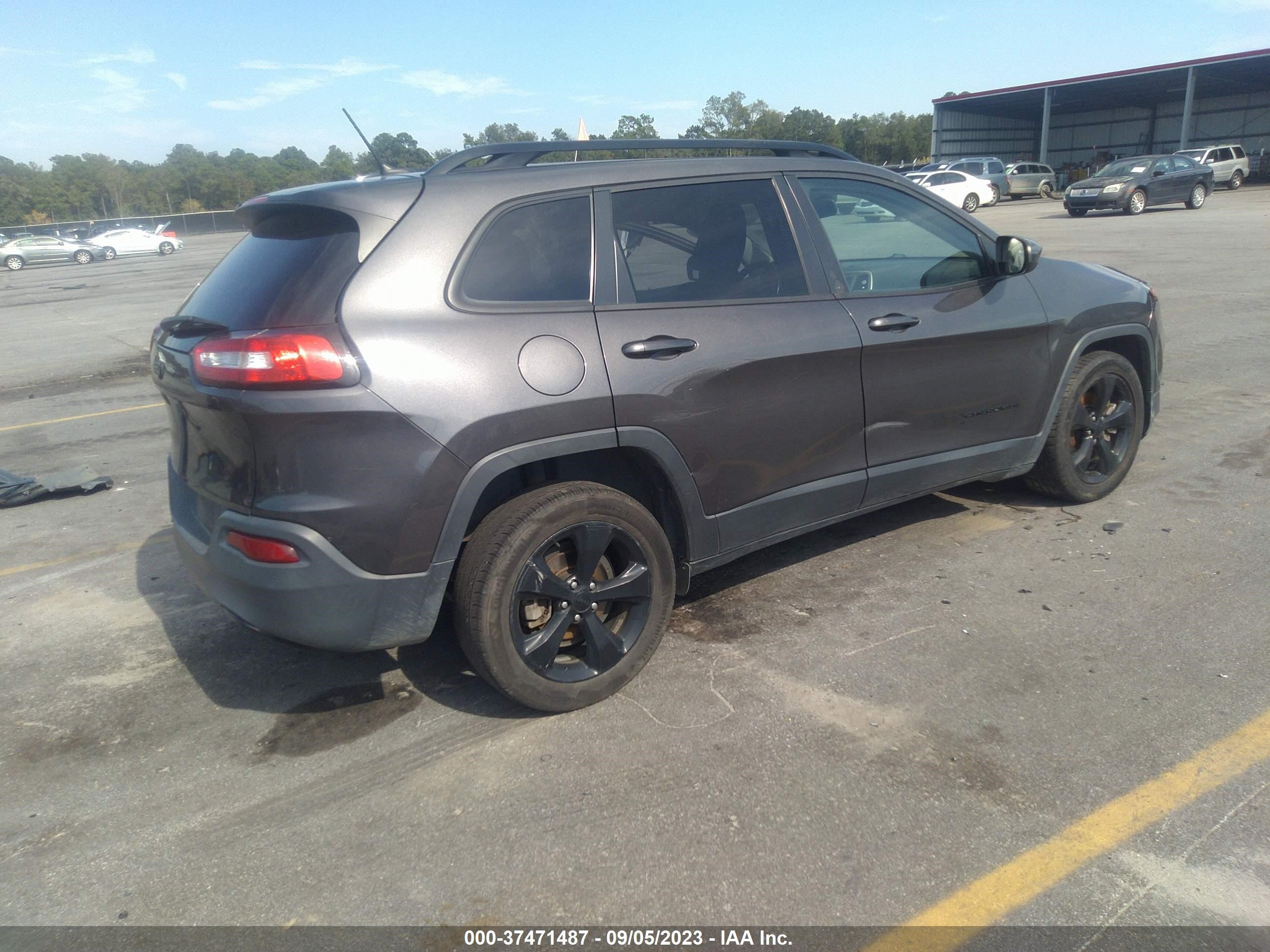 Photo 3 VIN: 1C4PJLCB4JD503311 - JEEP CHEROKEE 