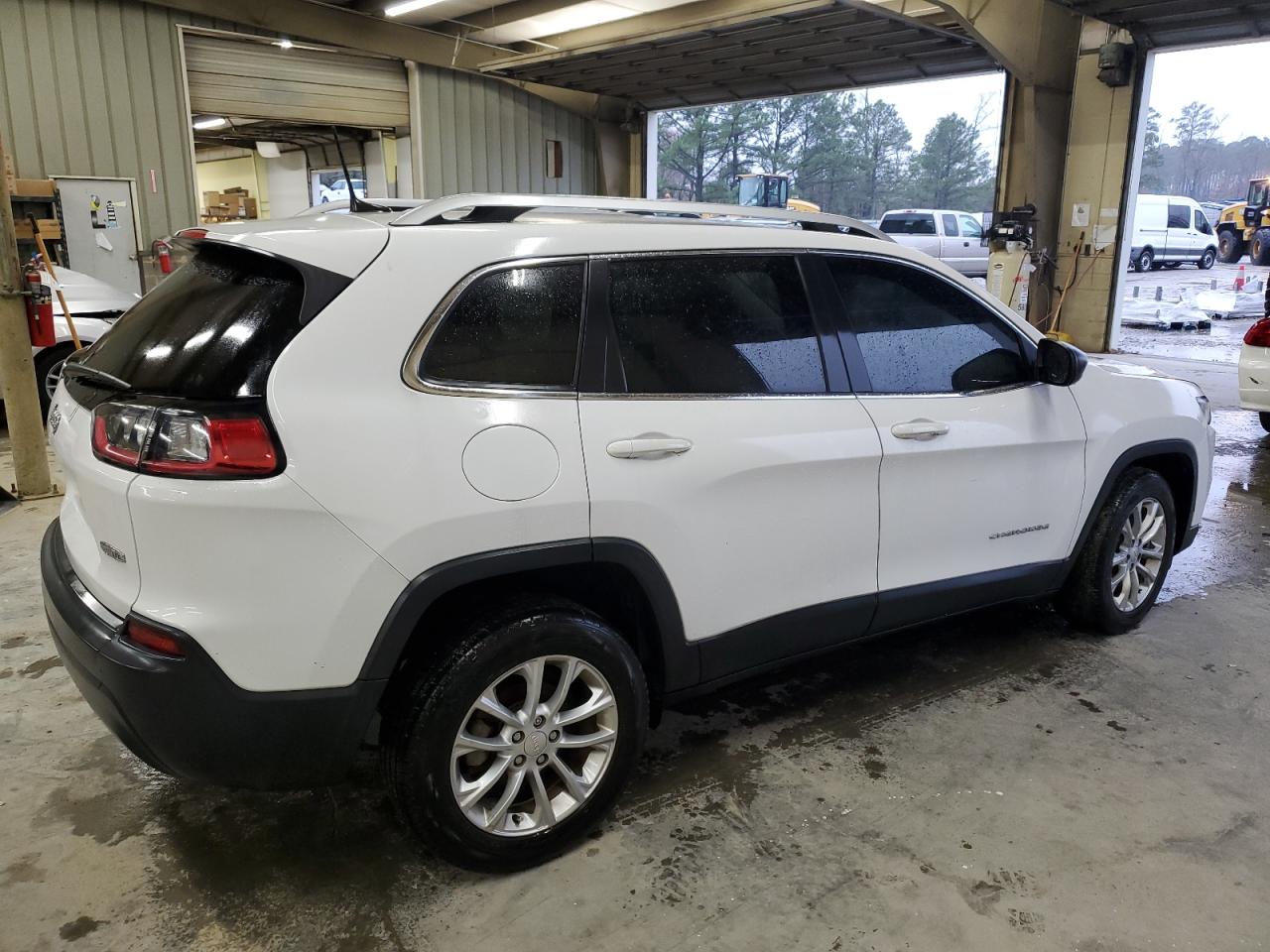 Photo 2 VIN: 1C4PJLCB4KD114685 - JEEP GRAND CHEROKEE 