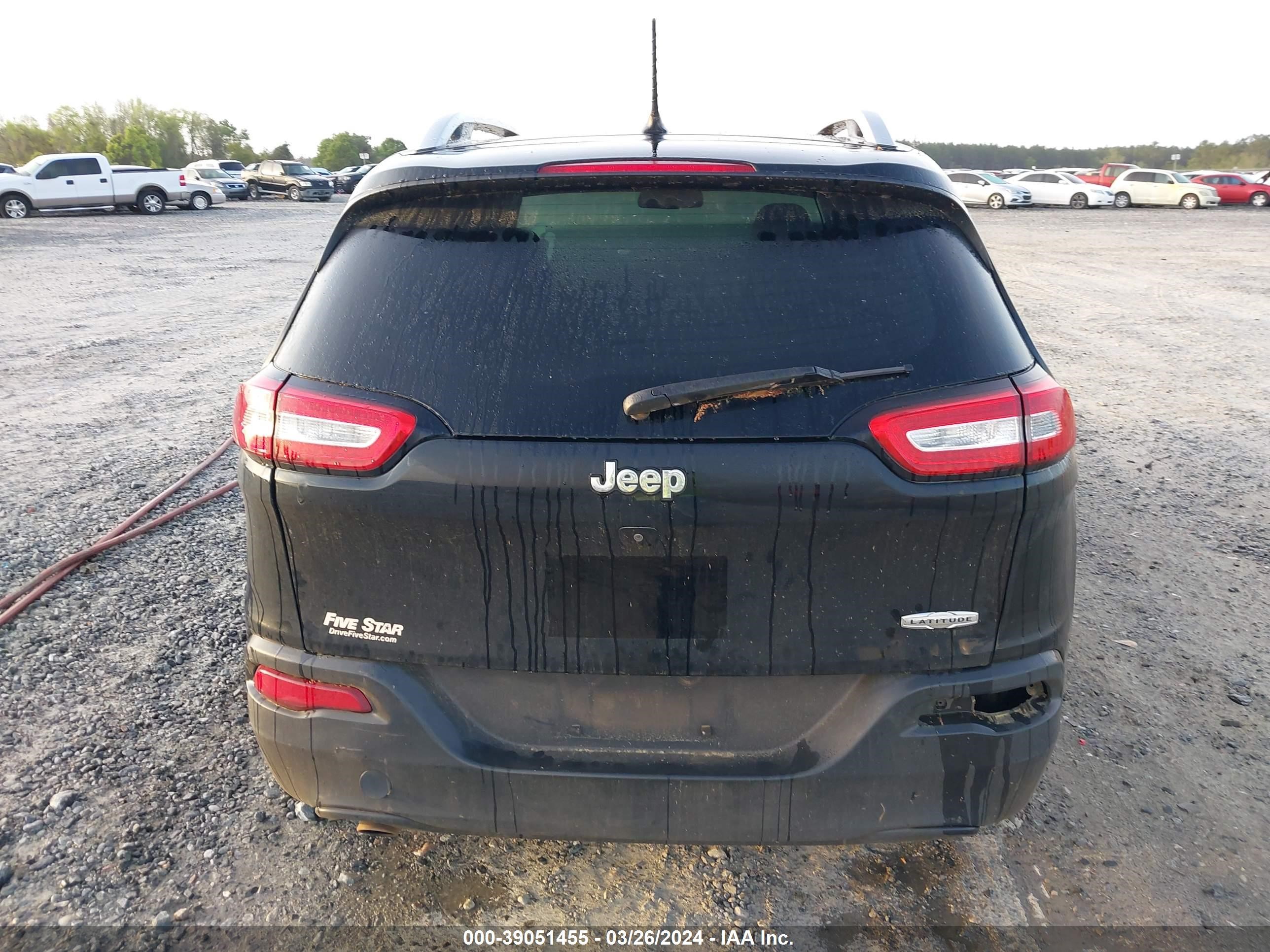 Photo 15 VIN: 1C4PJLCB5JD523440 - JEEP CHEROKEE 