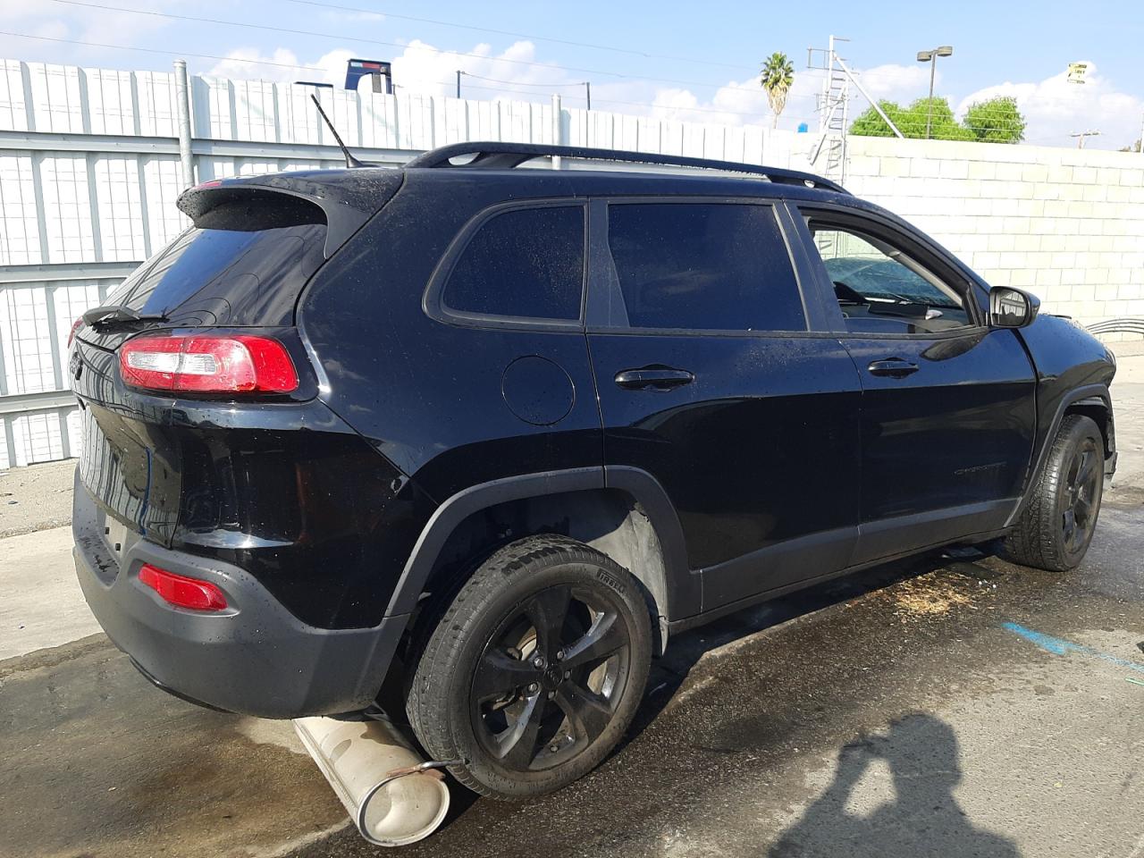 Photo 2 VIN: 1C4PJLCB5JD556552 - JEEP GRAND CHEROKEE 