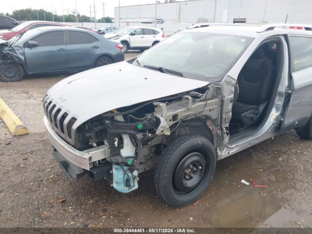 Photo 5 VIN: 1C4PJLCB6JD566300 - JEEP CHEROKEE 