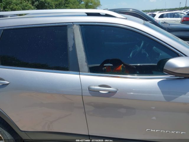 Photo 12 VIN: 1C4PJLCB6KD145744 - JEEP CHEROKEE 