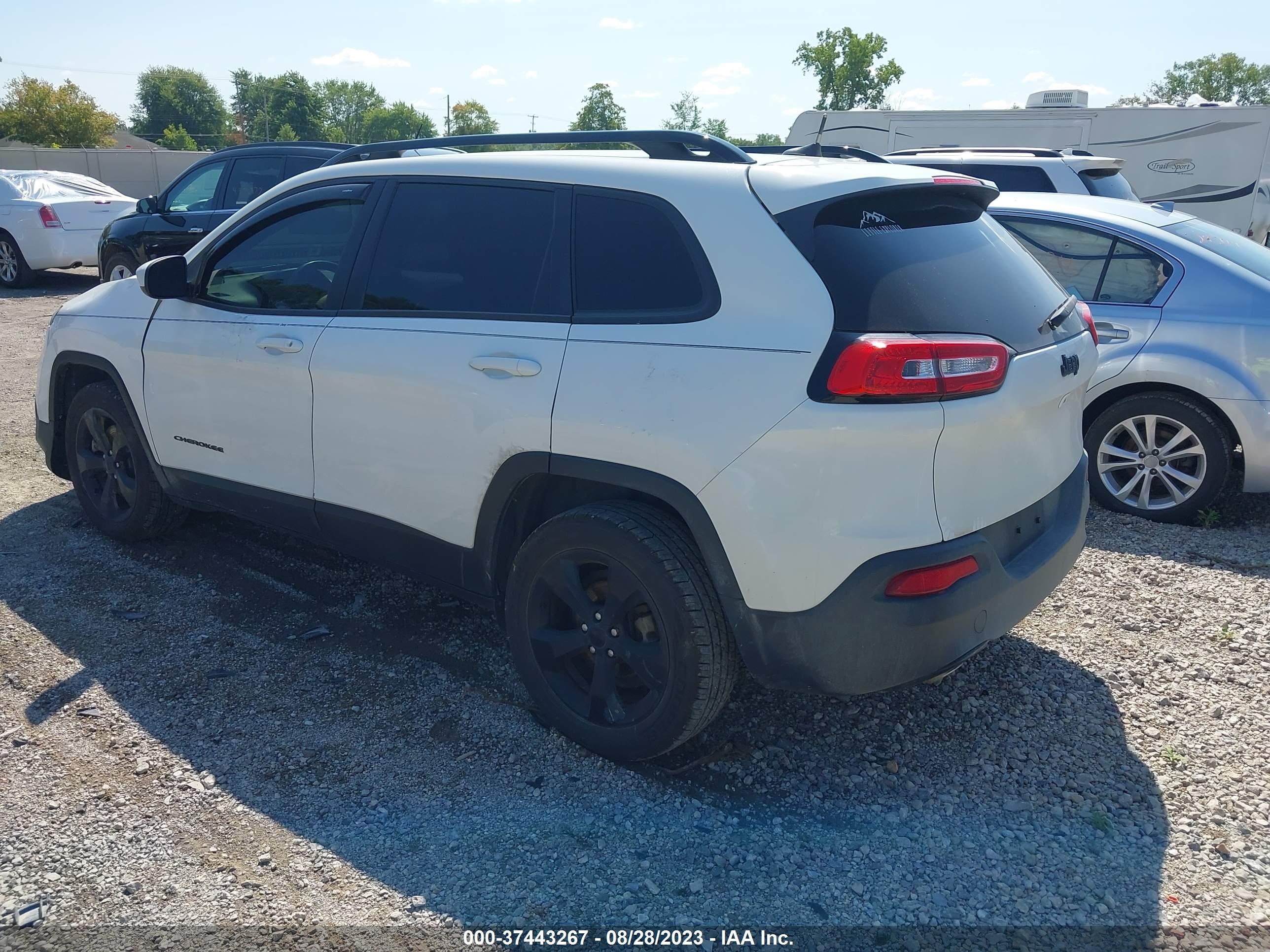 Photo 2 VIN: 1C4PJLCB7GW114000 - JEEP CHEROKEE 