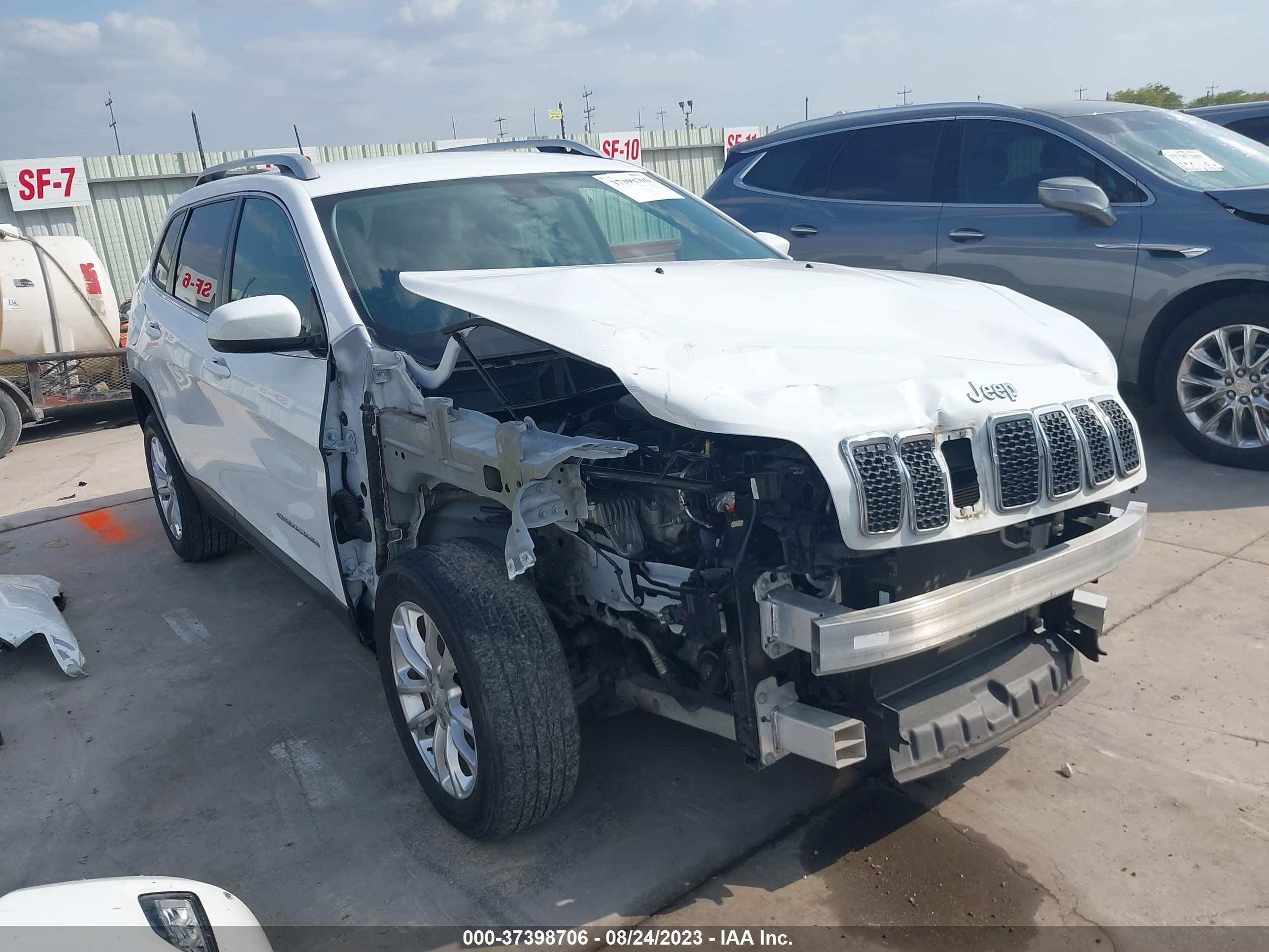 Photo 0 VIN: 1C4PJLCB7KD203571 - JEEP CHEROKEE 