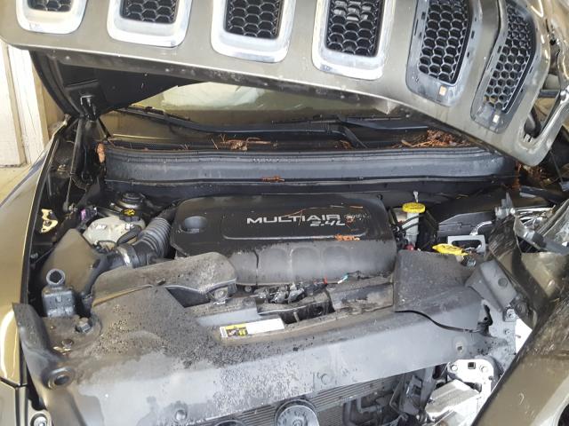 Photo 6 VIN: 1C4PJLCB8FW617646 - JEEP CHEROKEE L 