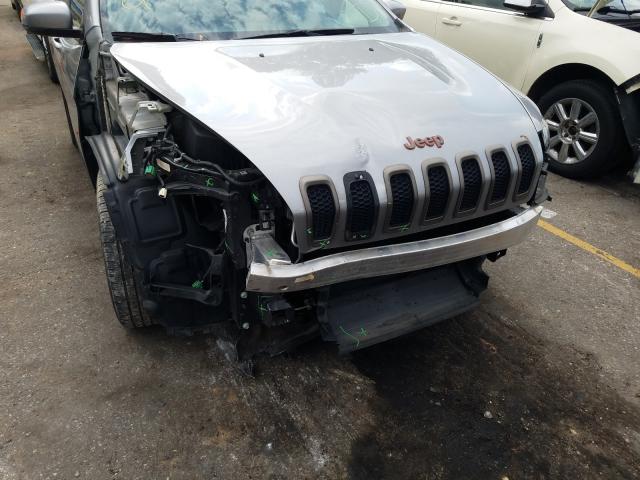 Photo 8 VIN: 1C4PJLCB8HW523933 - JEEP CHEROKEE 