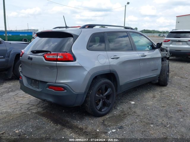 Photo 3 VIN: 1C4PJLCB8JD543133 - JEEP CHEROKEE 