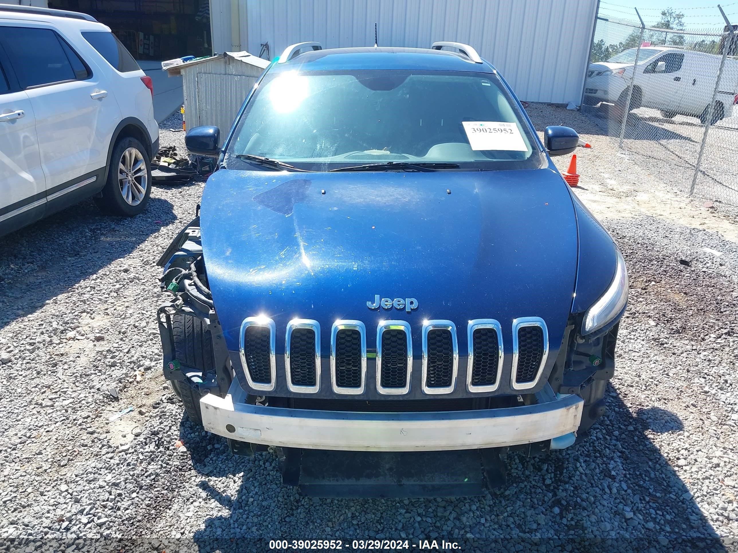 Photo 11 VIN: 1C4PJLCB8JD552446 - JEEP CHEROKEE 