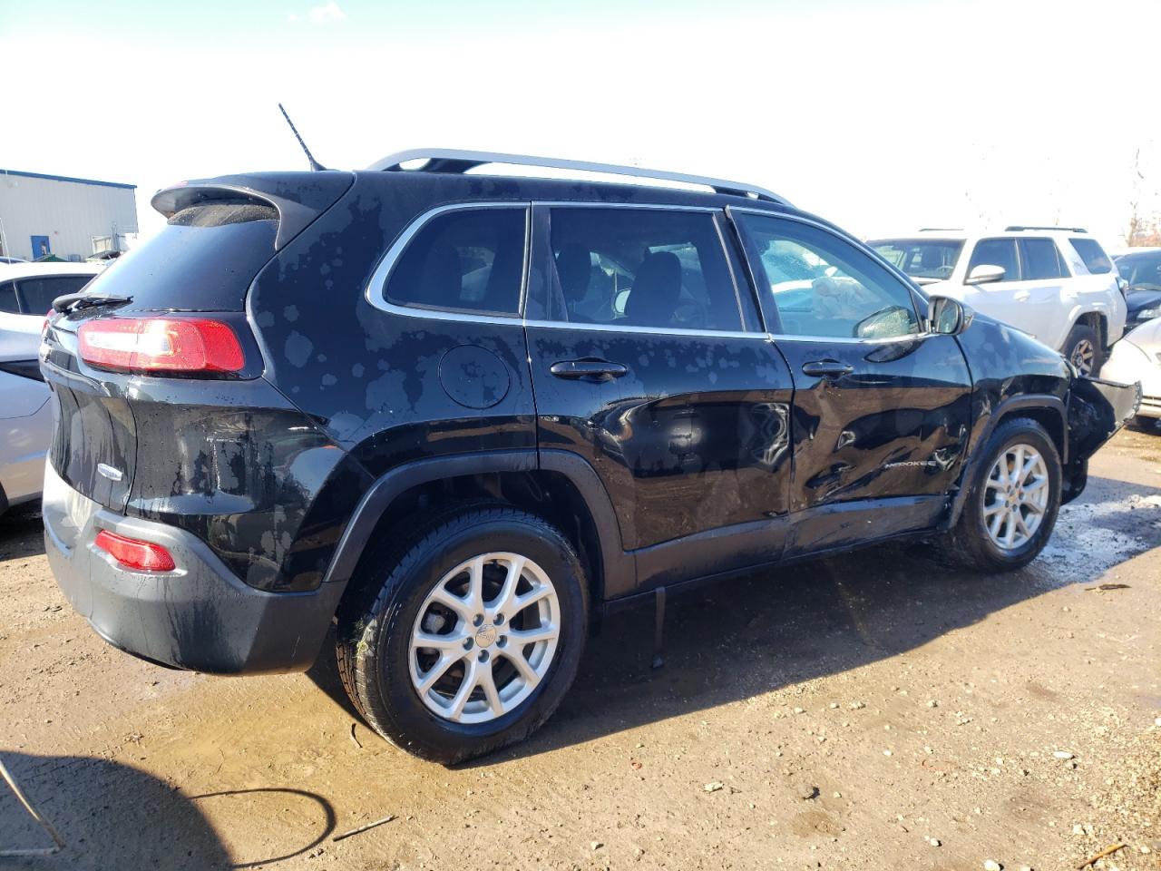 Photo 2 VIN: 1C4PJLCB9JD615988 - JEEP GRAND CHEROKEE 