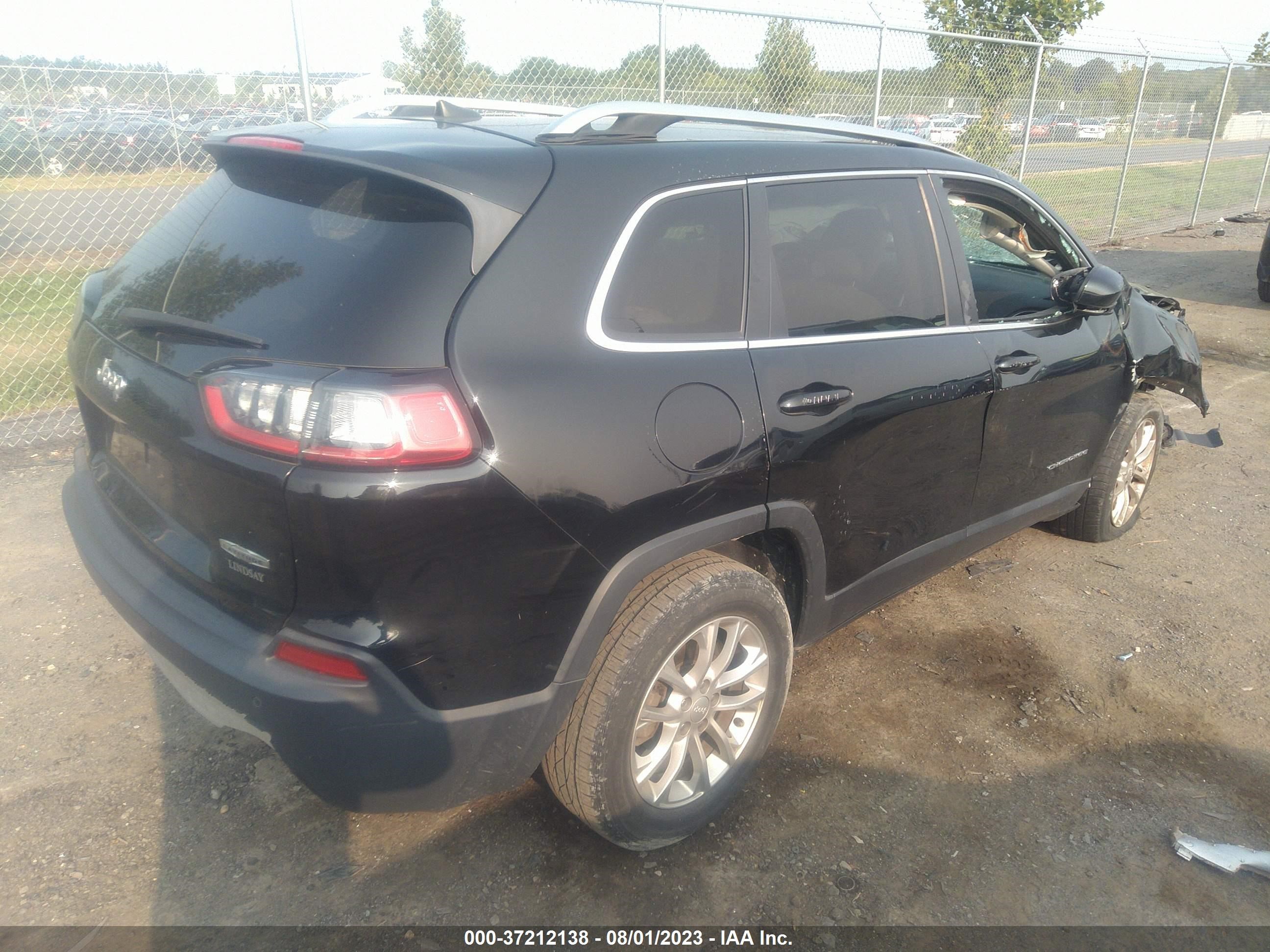 Photo 3 VIN: 1C4PJLCB9KD348580 - JEEP CHEROKEE 