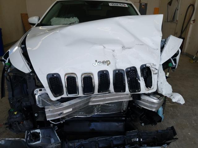 Photo 6 VIN: 1C4PJLCBXJD560595 - JEEP CHEROKEE 