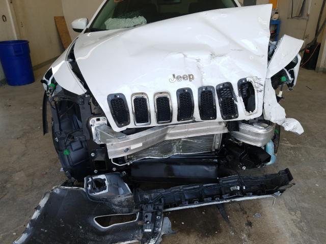 Photo 8 VIN: 1C4PJLCBXJD560595 - JEEP CHEROKEE 