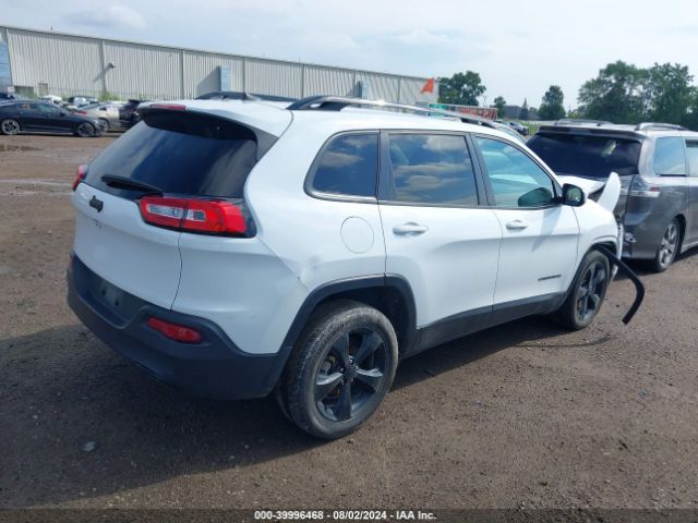 Photo 3 VIN: 1C4PJLCBXJD595282 - JEEP CHEROKEE 