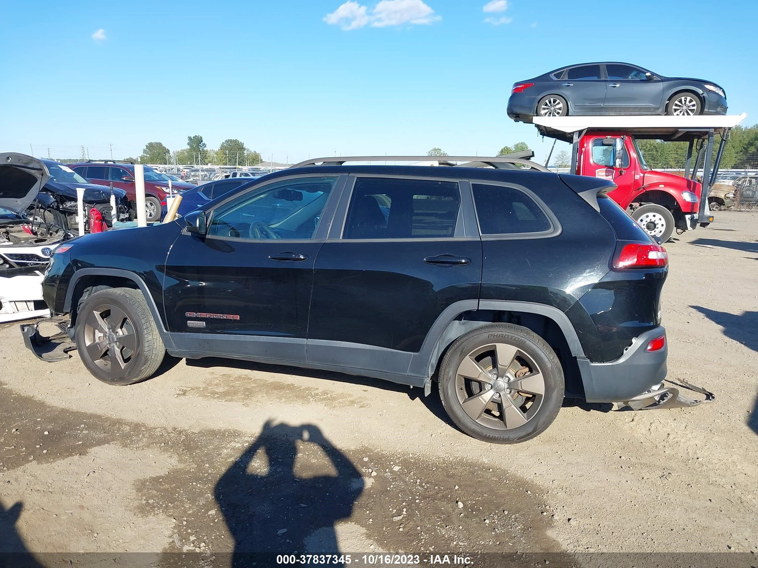 Photo 13 VIN: 1C4PJLCS1HW549600 - JEEP CHEROKEE 