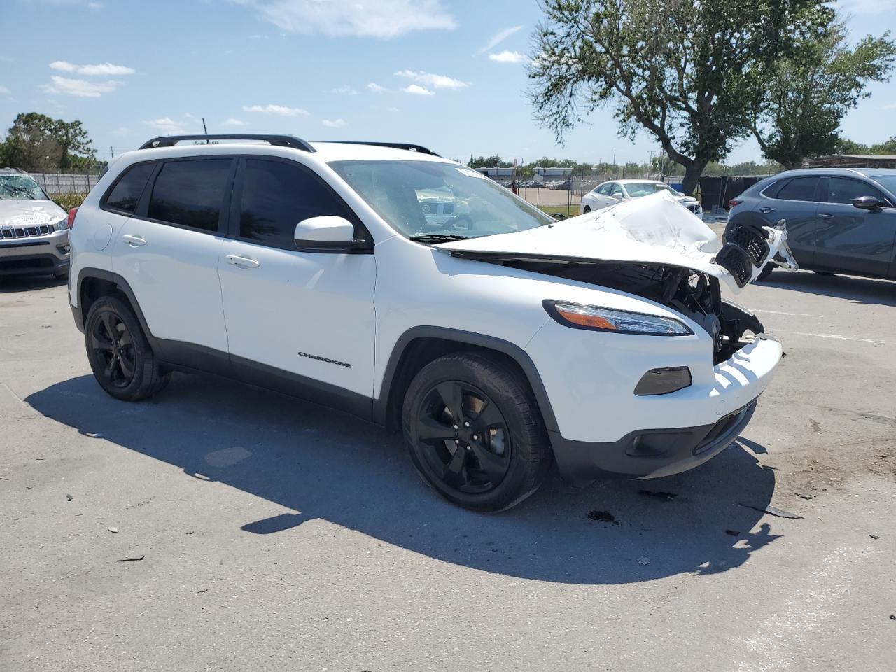 Photo 3 VIN: 1C4PJLCS3GW114544 - JEEP GRAND CHEROKEE 