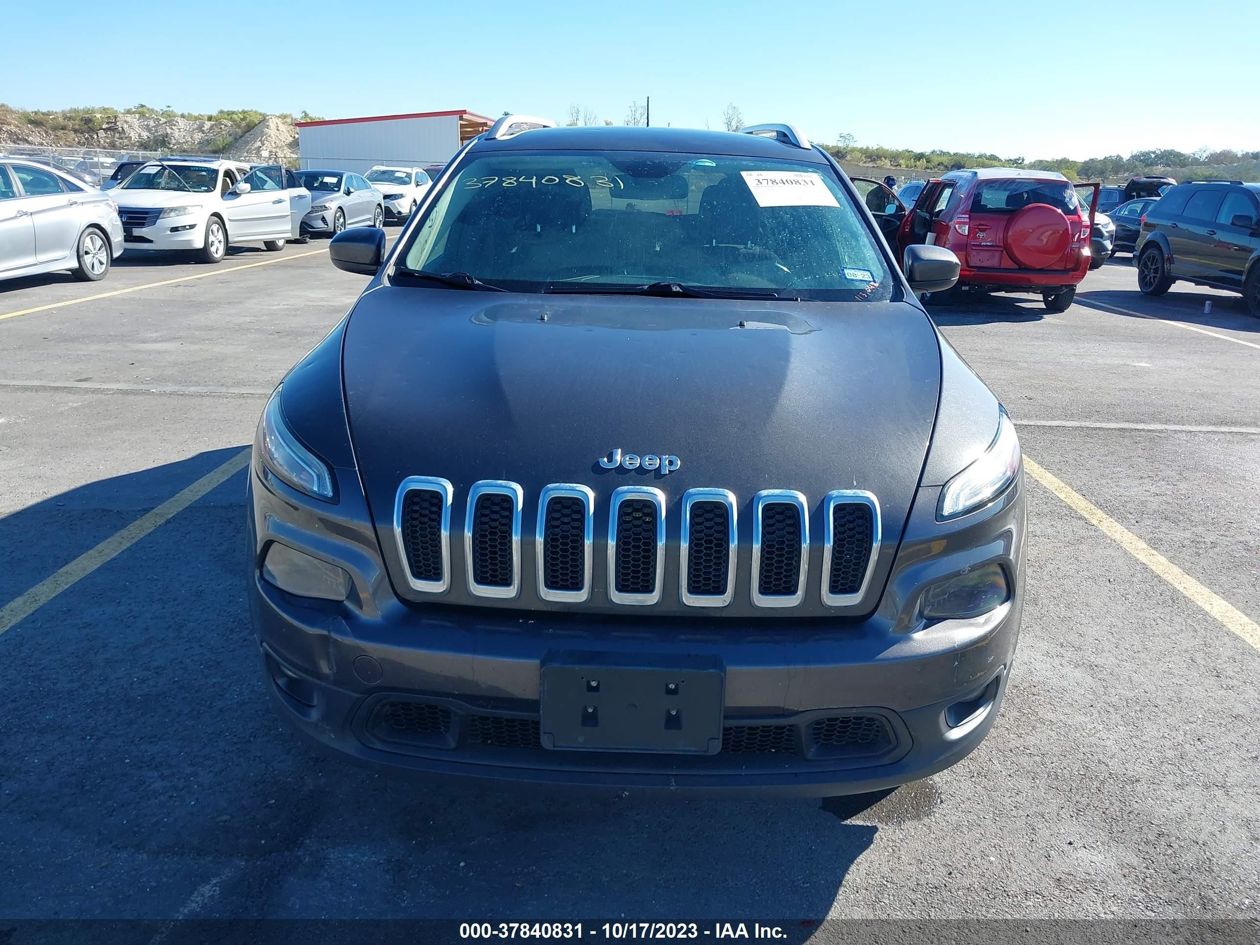 Photo 11 VIN: 1C4PJLCS4EW228436 - JEEP CHEROKEE 