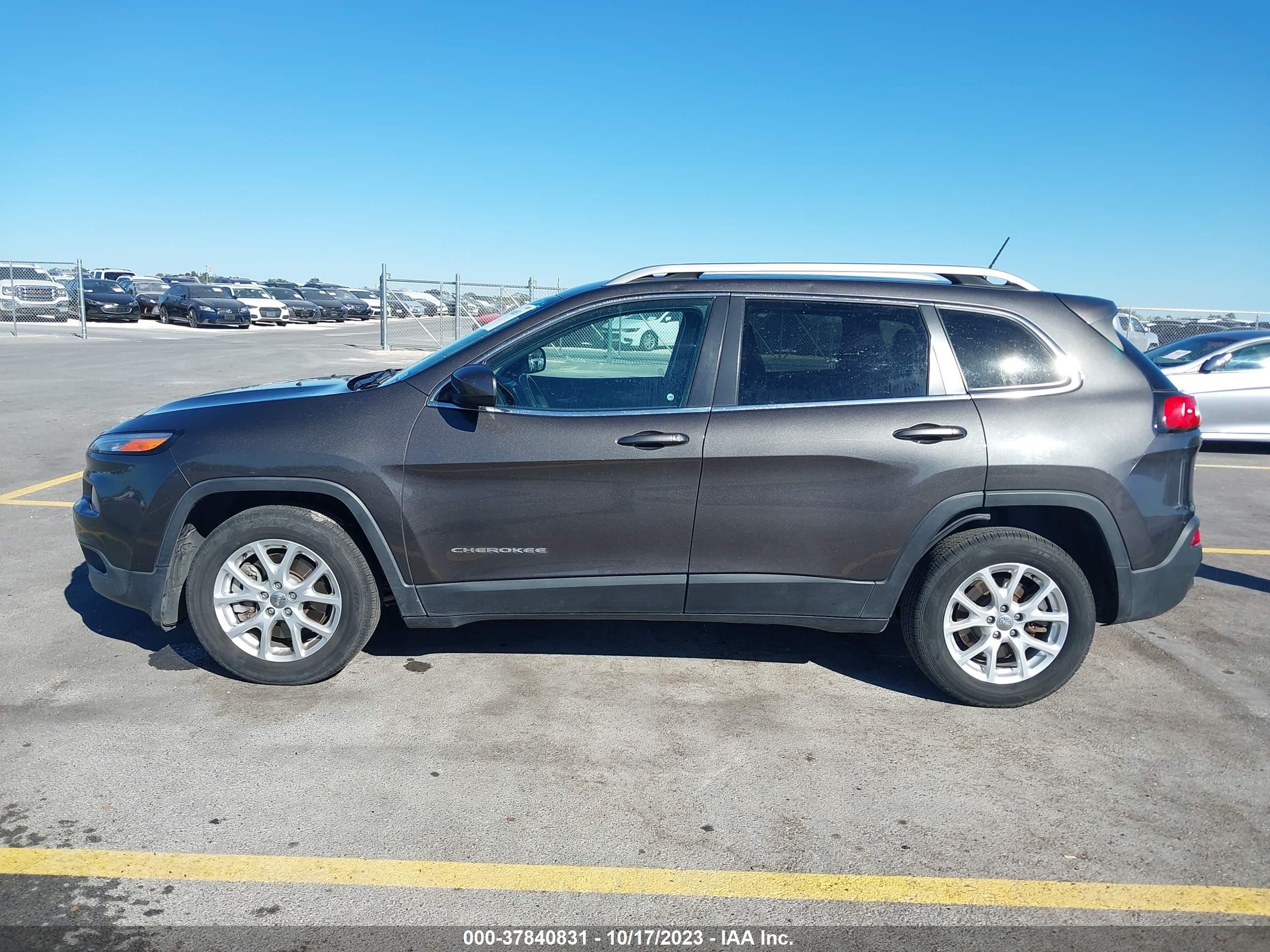 Photo 13 VIN: 1C4PJLCS4EW228436 - JEEP CHEROKEE 