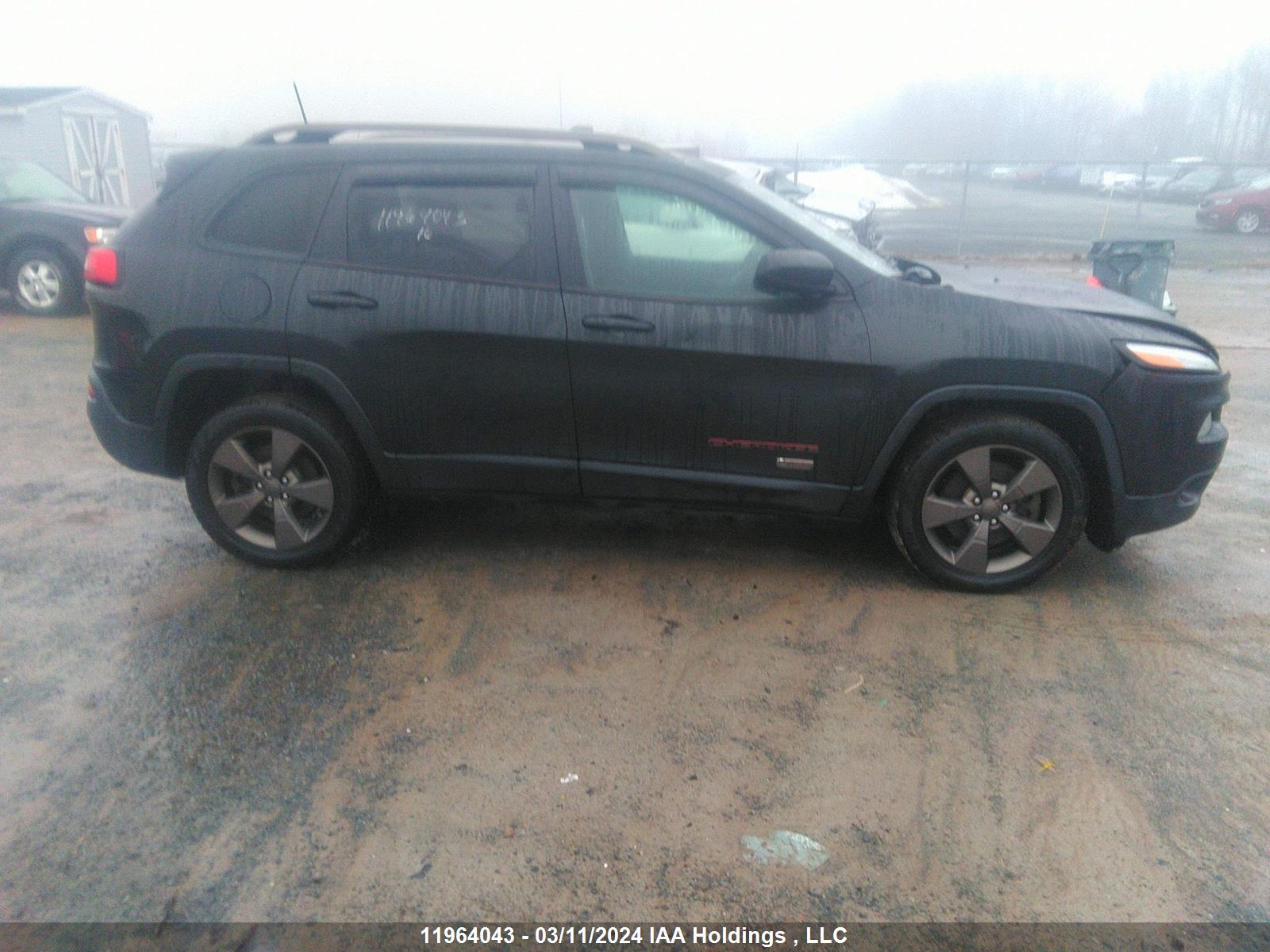 Photo 13 VIN: 1C4PJLCS4GW297310 - JEEP CHEROKEE 