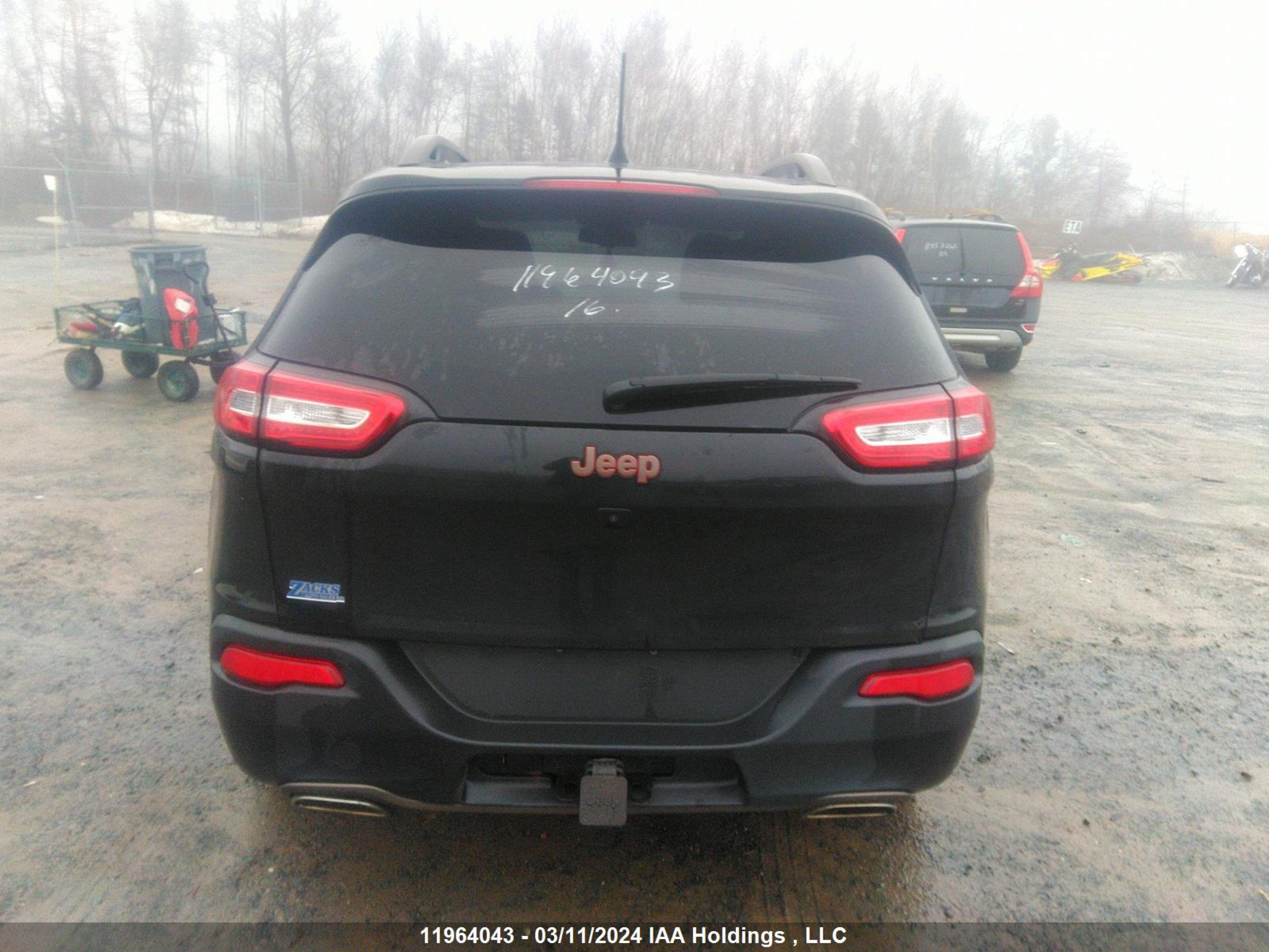 Photo 16 VIN: 1C4PJLCS4GW297310 - JEEP CHEROKEE 