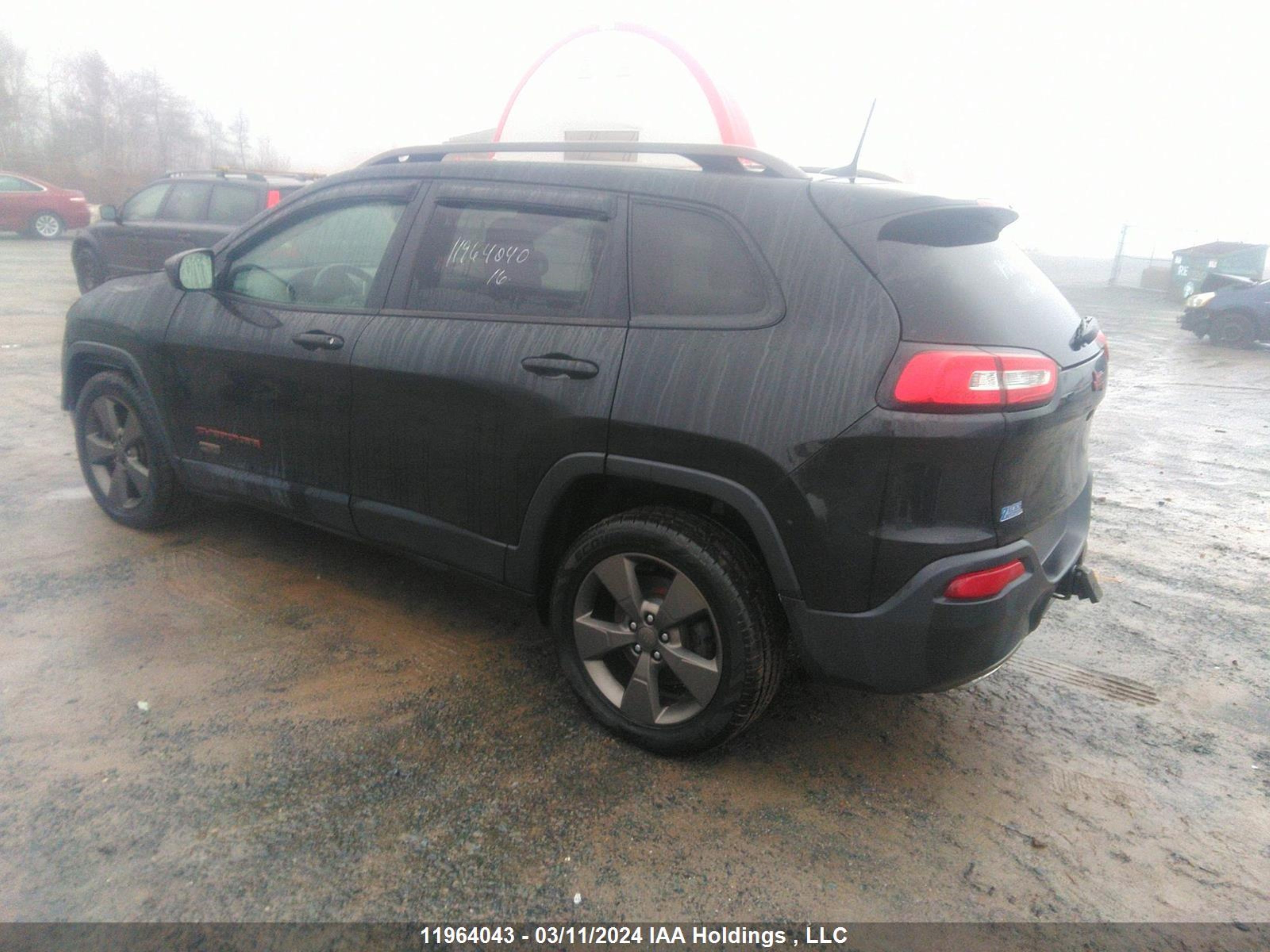 Photo 2 VIN: 1C4PJLCS4GW297310 - JEEP CHEROKEE 