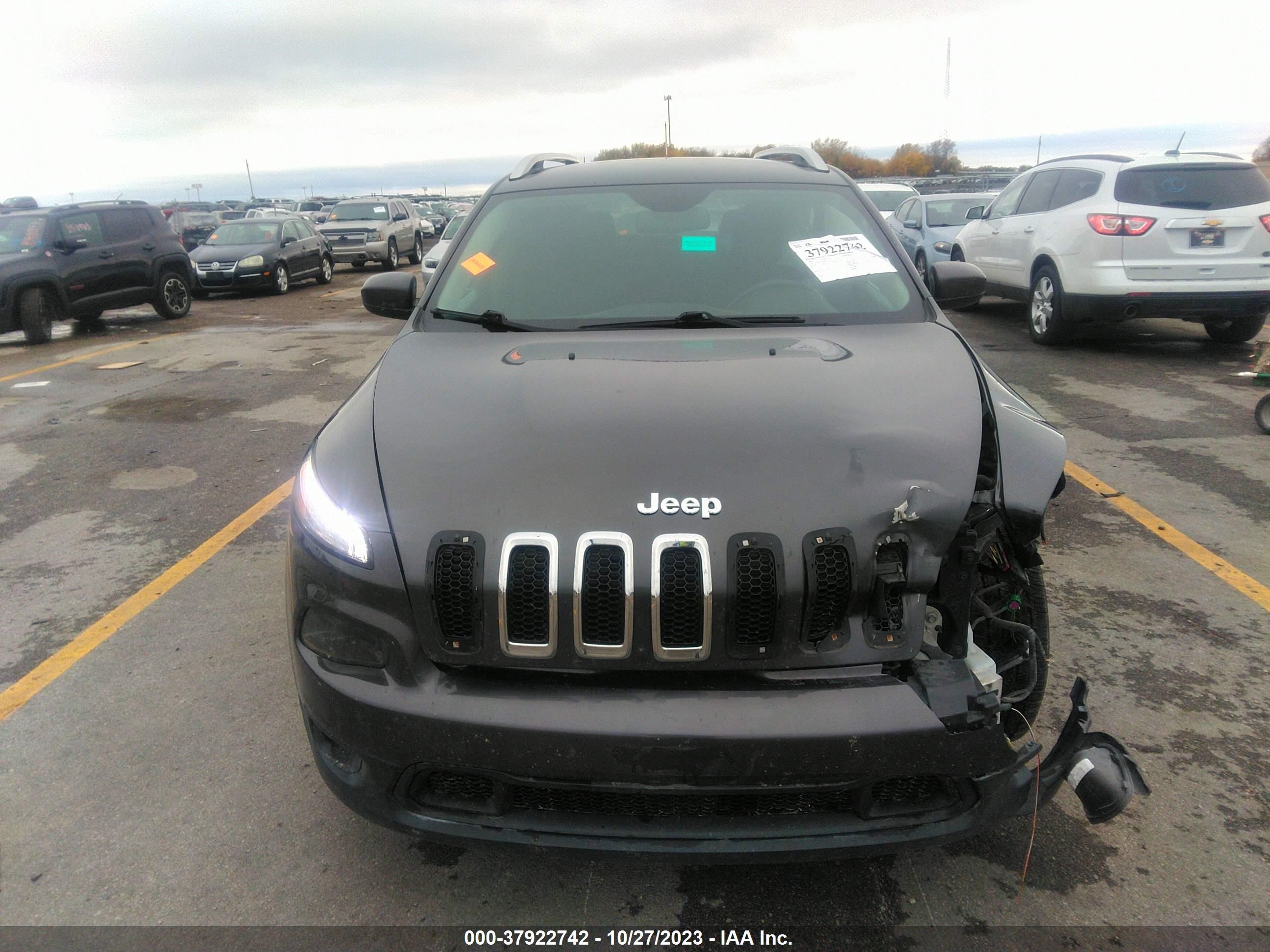 Photo 11 VIN: 1C4PJLCS8GW212386 - JEEP CHEROKEE 