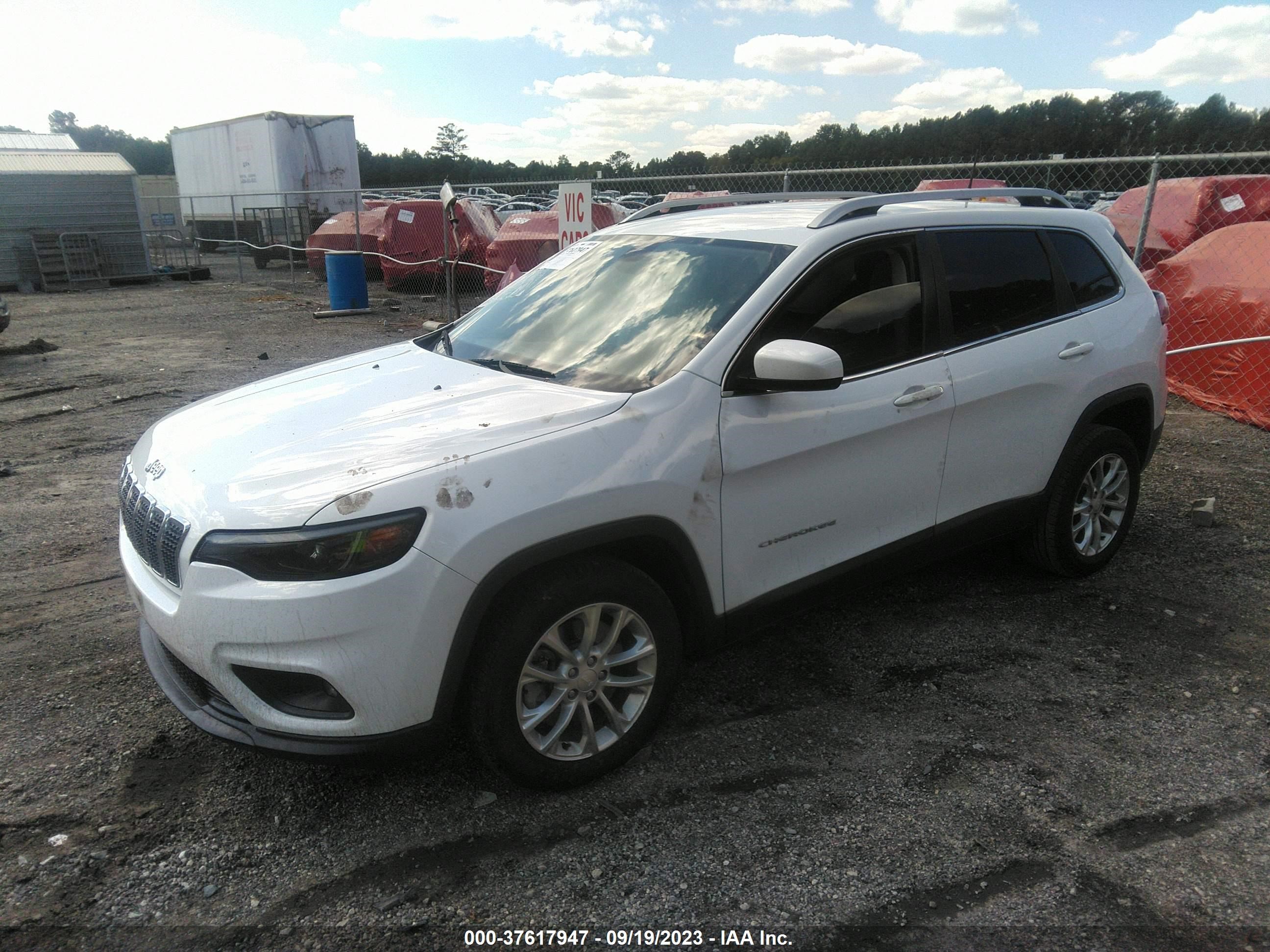 Photo 1 VIN: 1C4PJLCX1KD205814 - JEEP CHEROKEE 