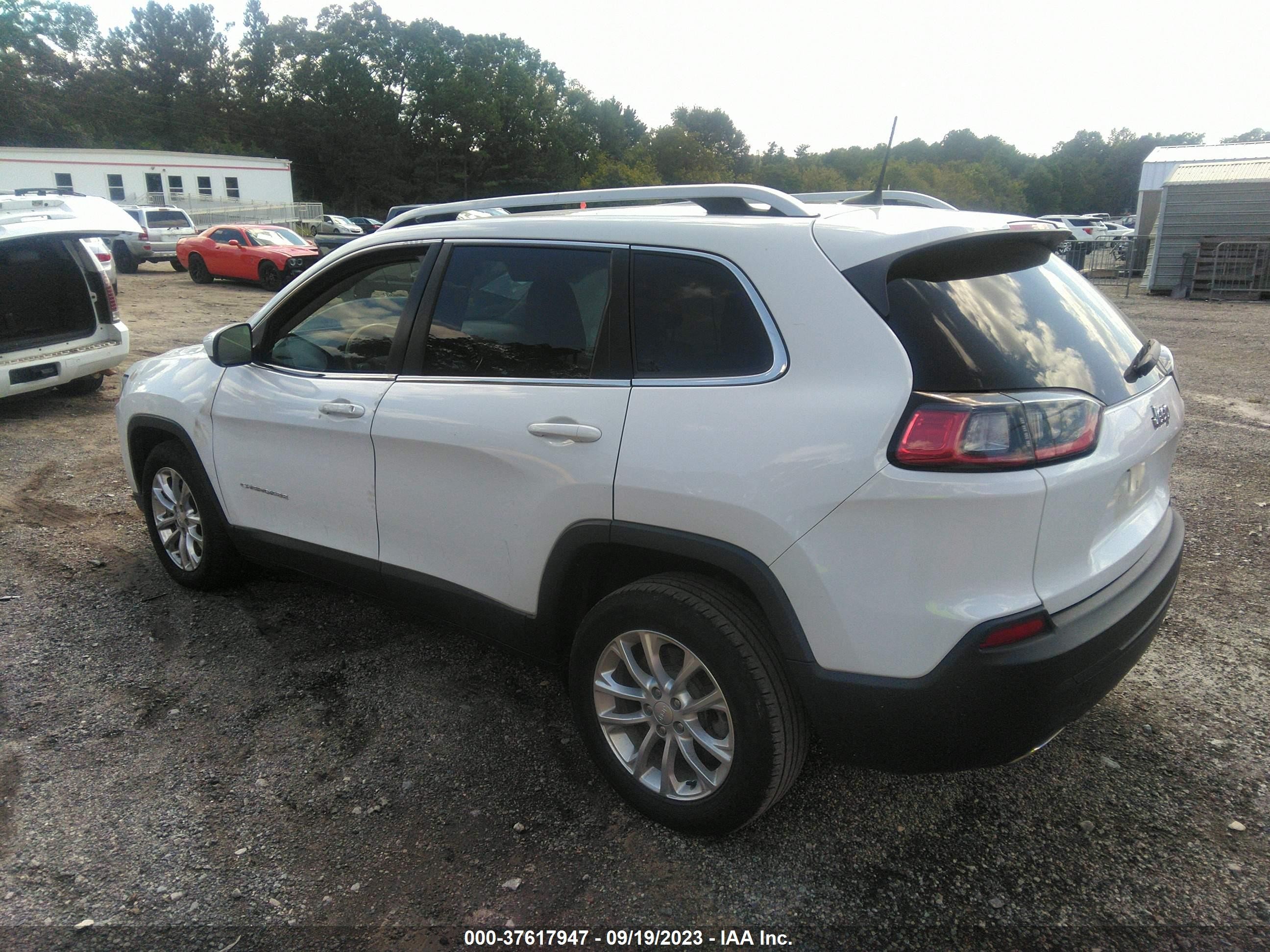 Photo 2 VIN: 1C4PJLCX1KD205814 - JEEP CHEROKEE 