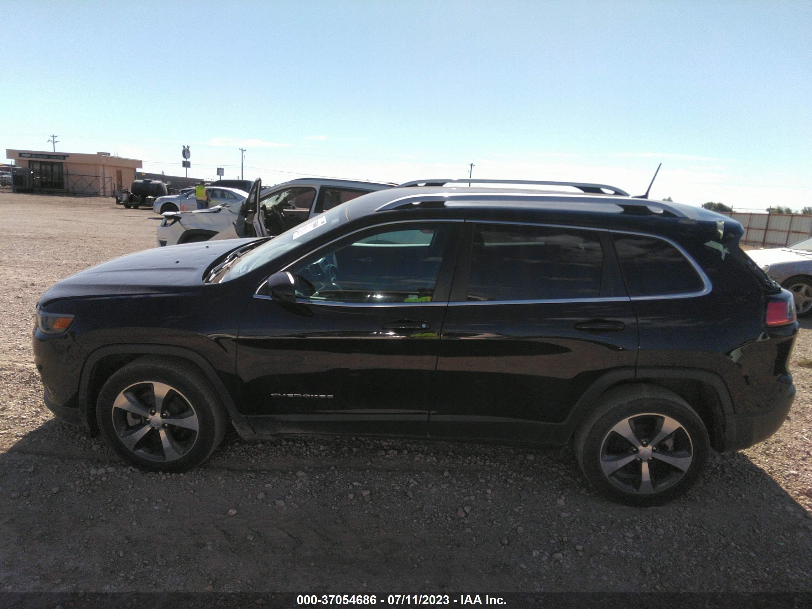 Photo 13 VIN: 1C4PJLDB3KD347844 - JEEP CHEROKEE 