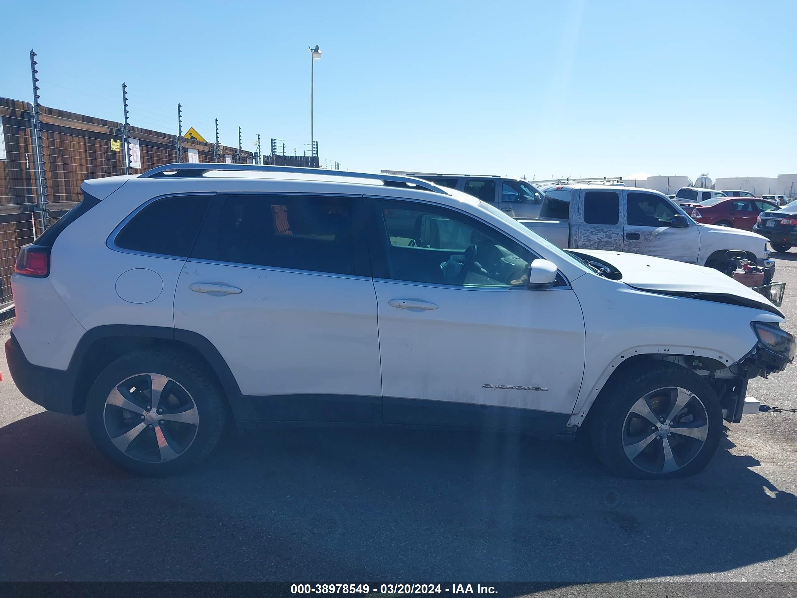 Photo 13 VIN: 1C4PJLDB5KD300704 - JEEP CHEROKEE 