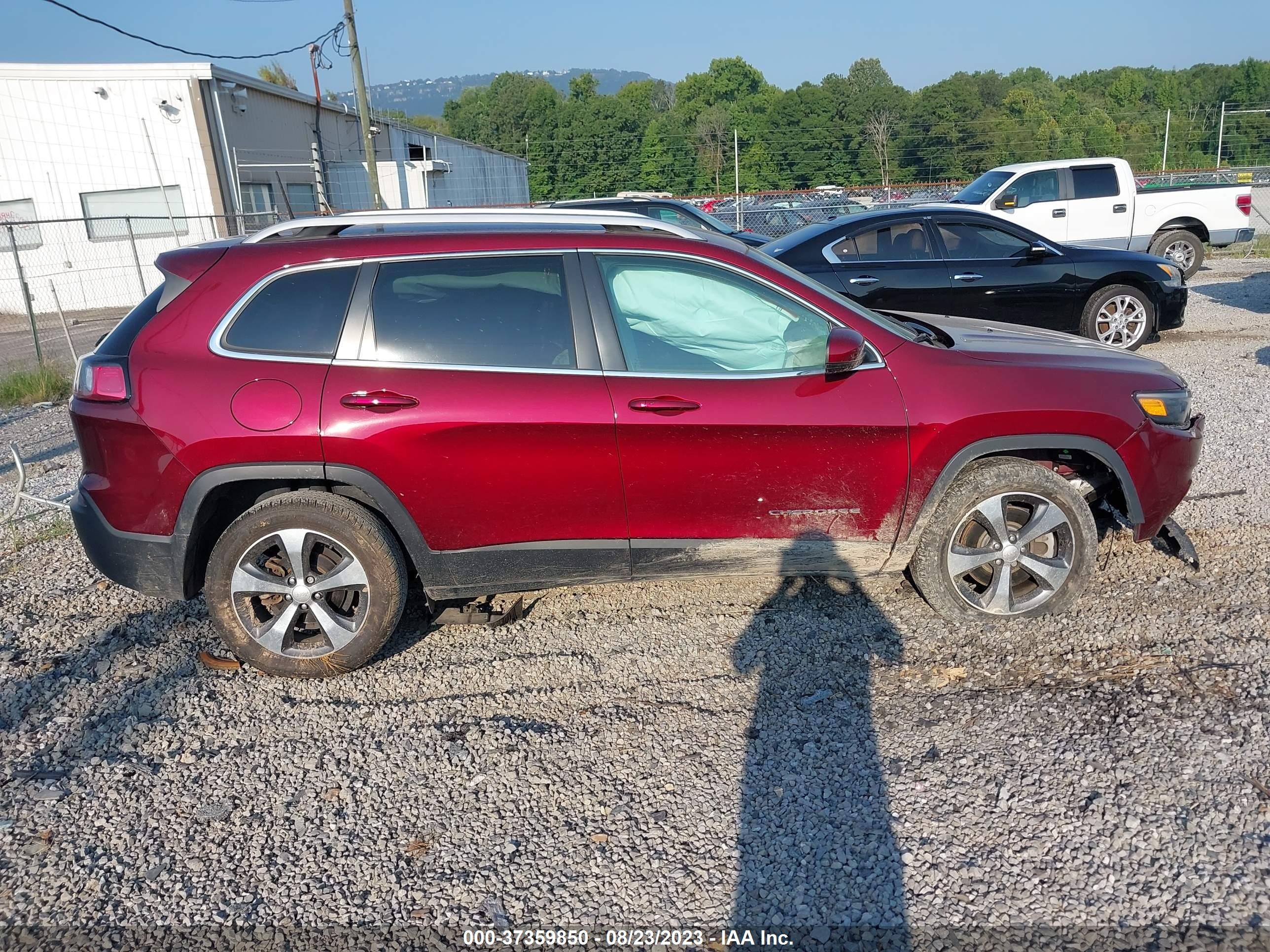 Photo 13 VIN: 1C4PJLDBXKD326649 - JEEP CHEROKEE 