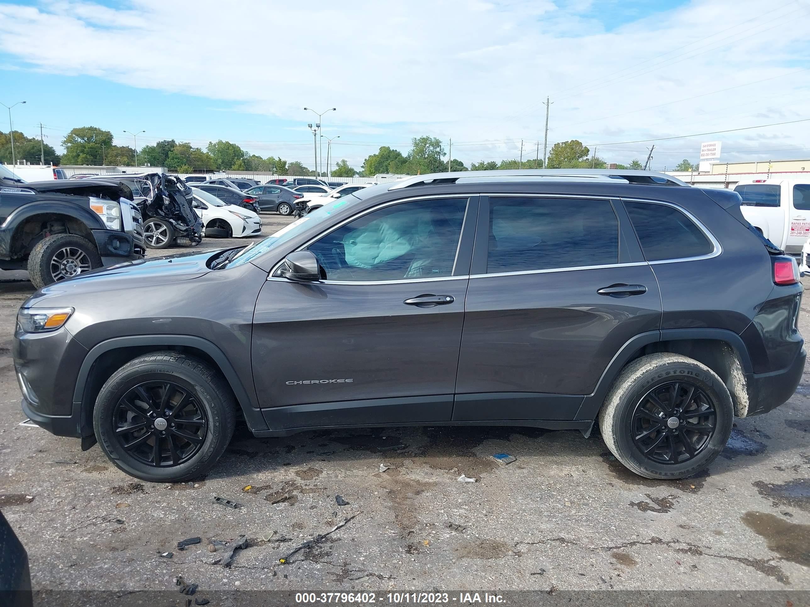 Photo 13 VIN: 1C4PJLLB4MD155000 - JEEP CHEROKEE 