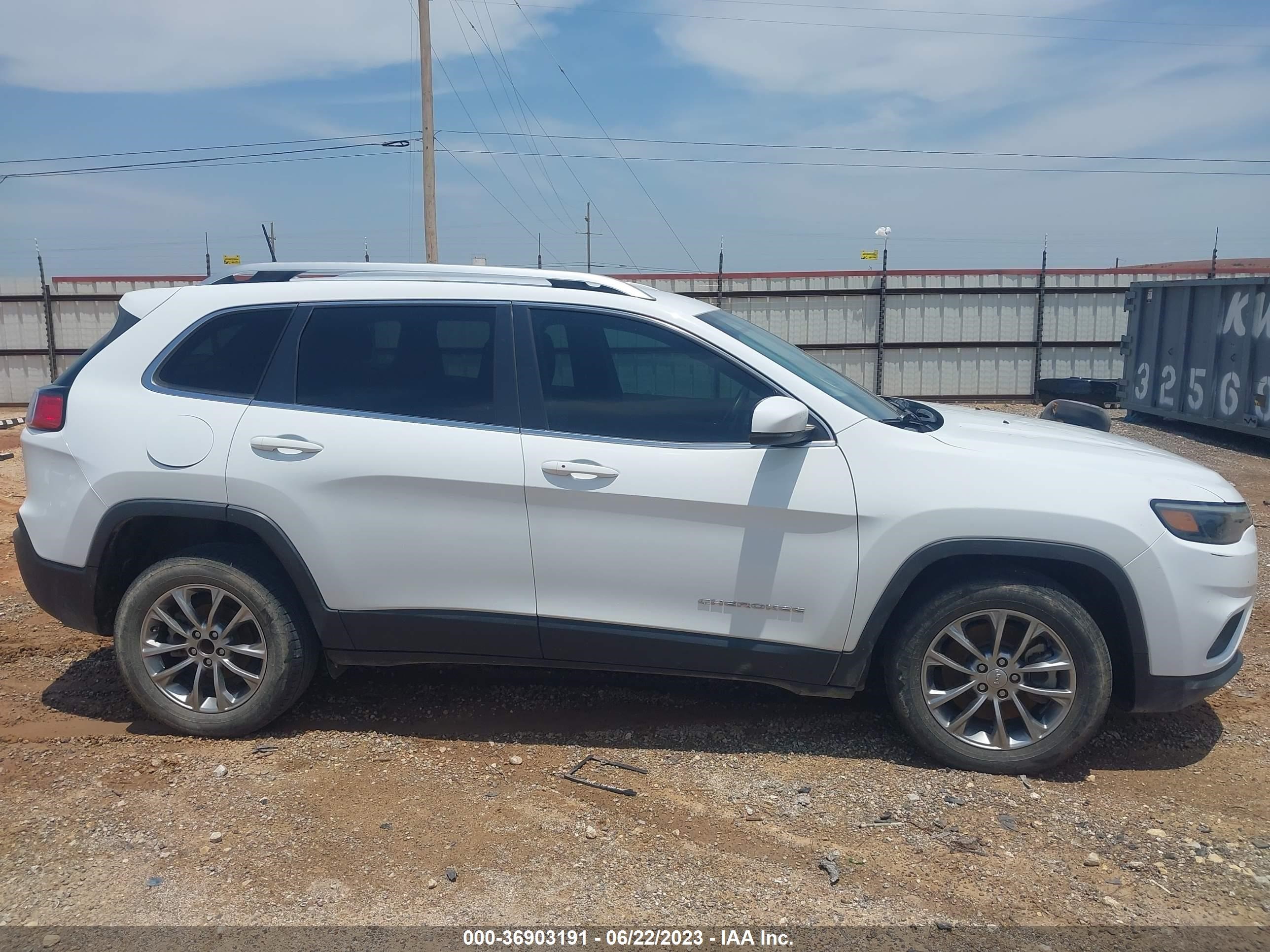 Photo 12 VIN: 1C4PJLLB9KD428588 - JEEP CHEROKEE 