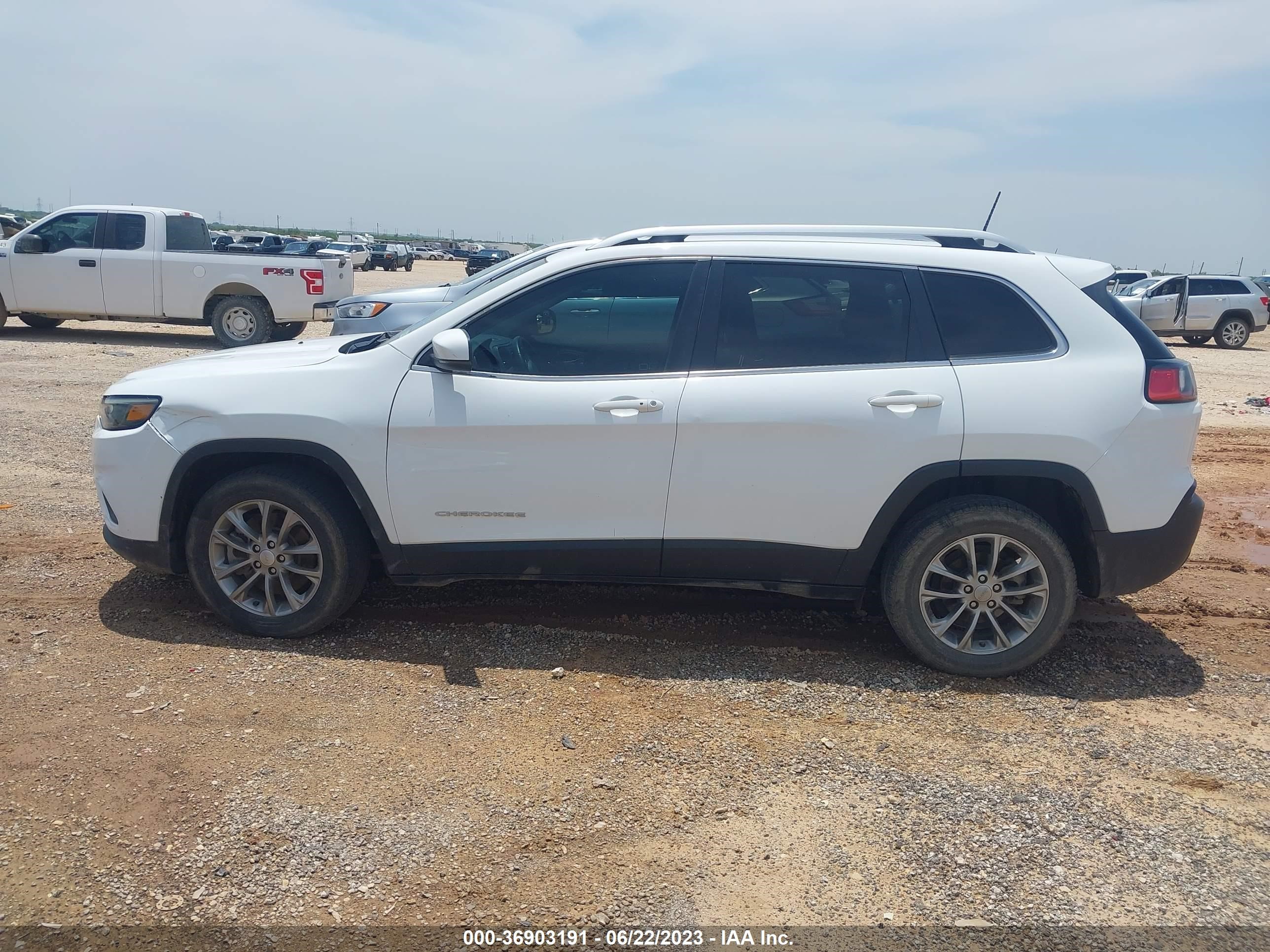 Photo 13 VIN: 1C4PJLLB9KD428588 - JEEP CHEROKEE 