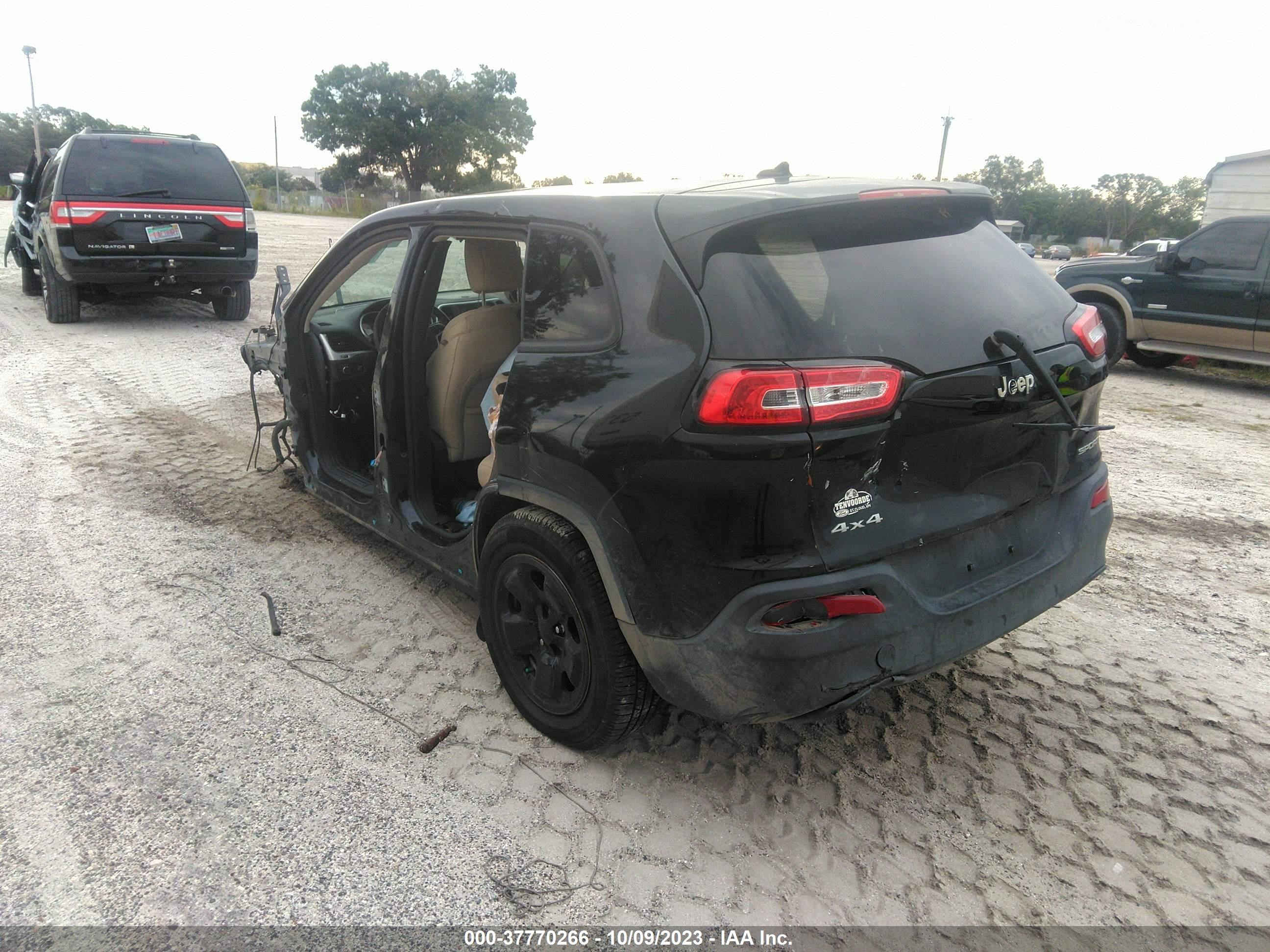 Photo 2 VIN: 1C4PJMAB0GW276687 - JEEP CHEROKEE 