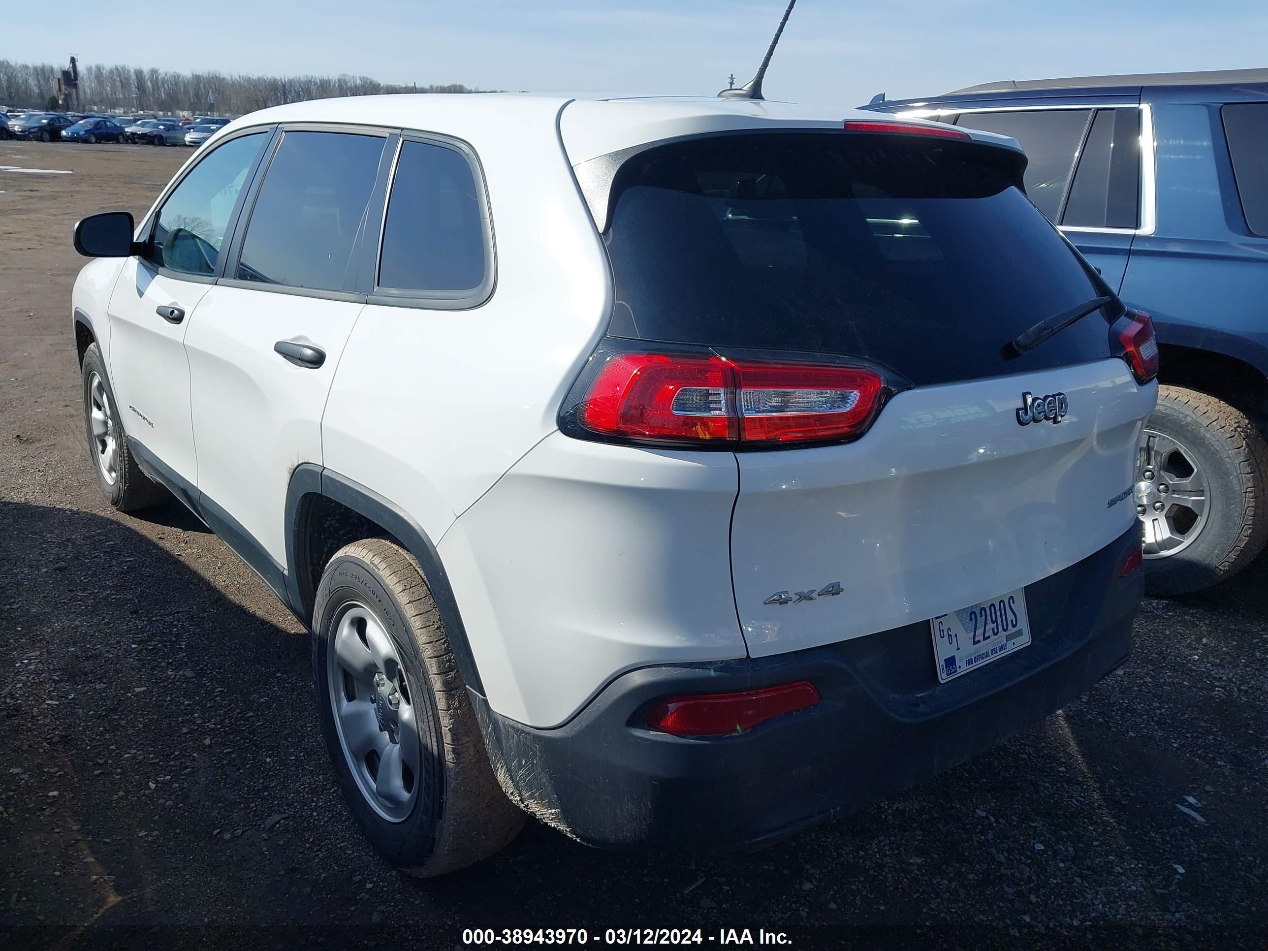 Photo 2 VIN: 1C4PJMAB1GW353731 - JEEP CHEROKEE 