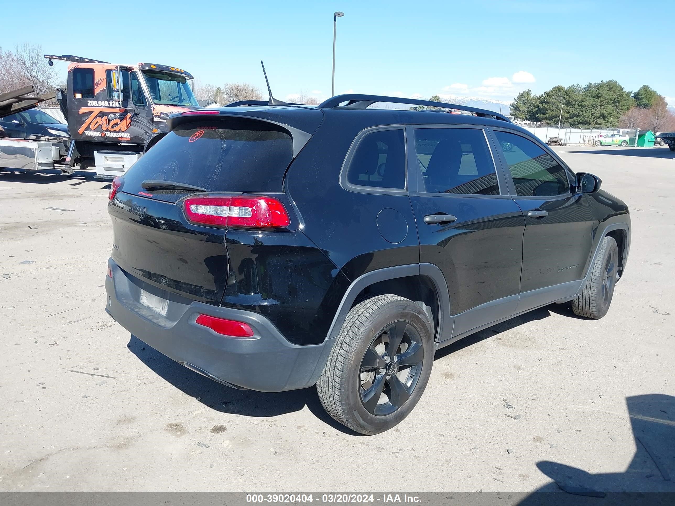 Photo 3 VIN: 1C4PJMAB1HW664657 - JEEP CHEROKEE 