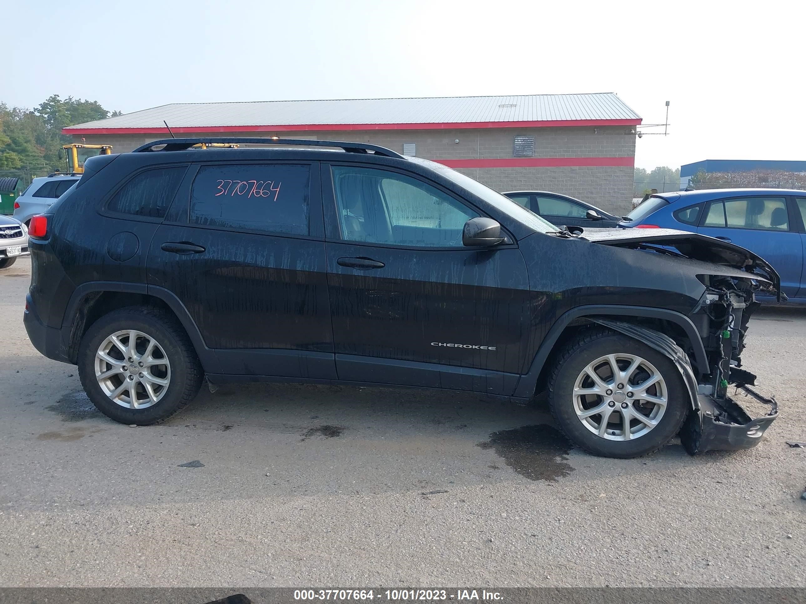 Photo 12 VIN: 1C4PJMAB3GW226706 - JEEP CHEROKEE 