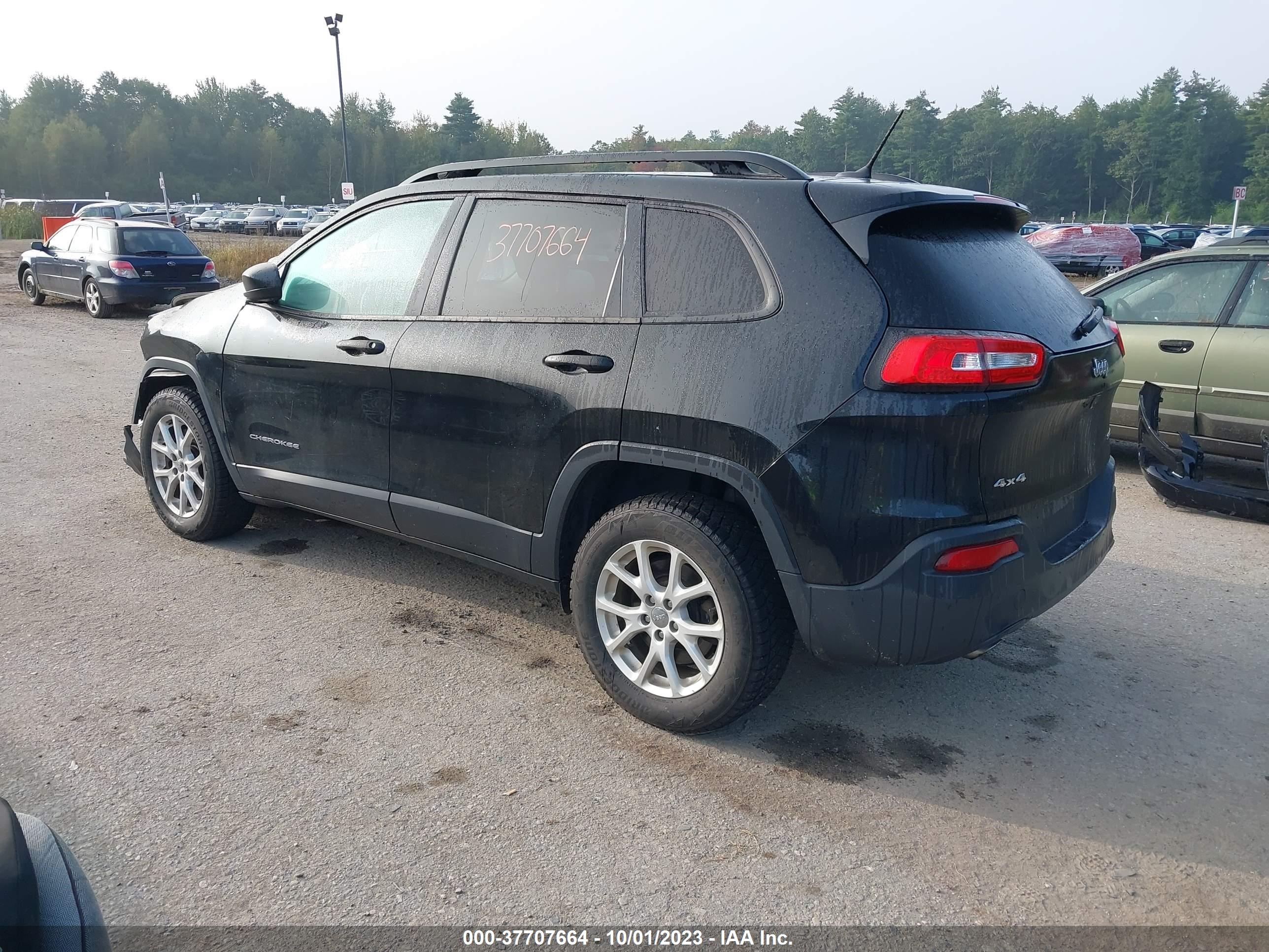 Photo 2 VIN: 1C4PJMAB3GW226706 - JEEP CHEROKEE 