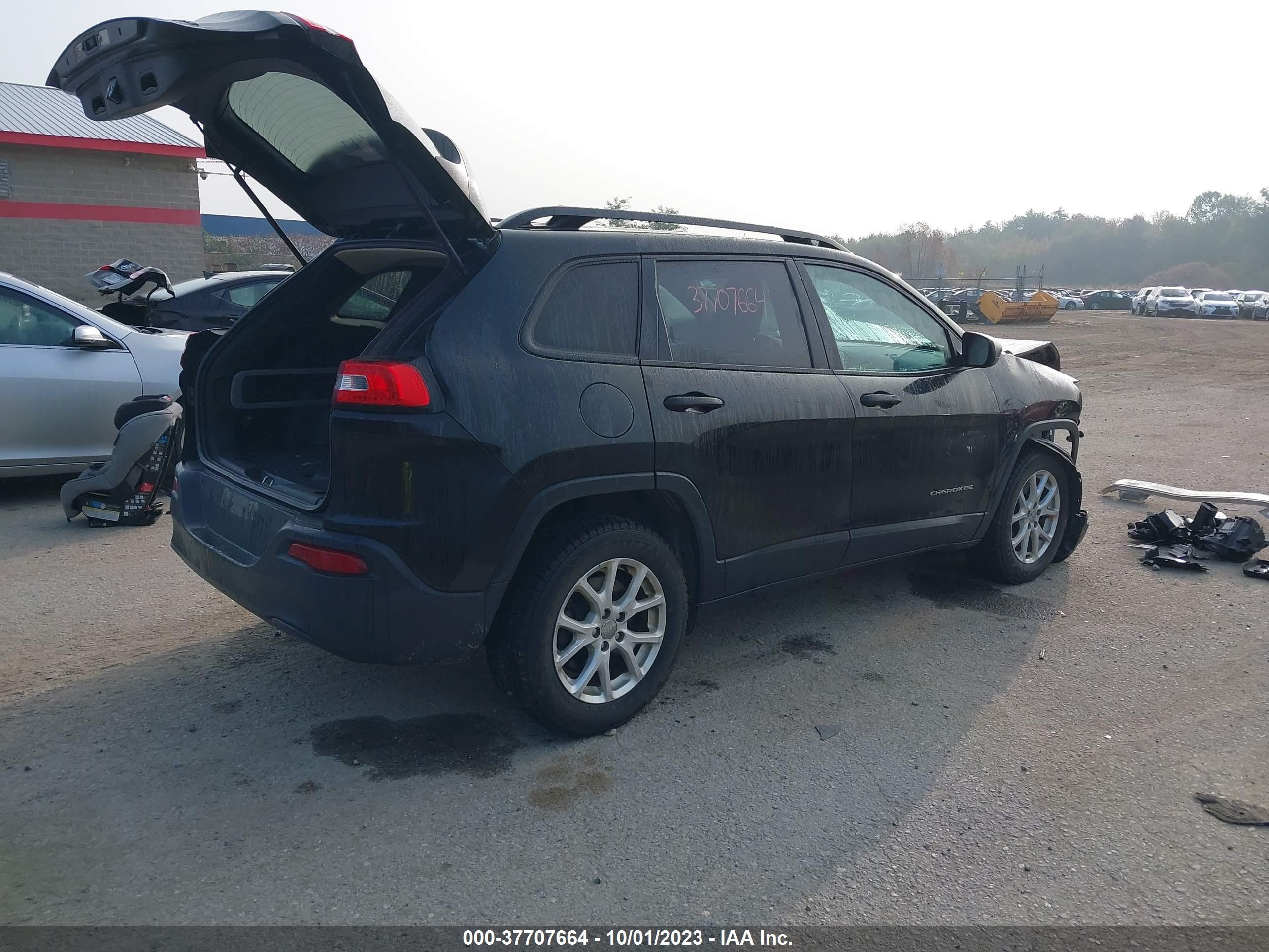 Photo 3 VIN: 1C4PJMAB3GW226706 - JEEP CHEROKEE 