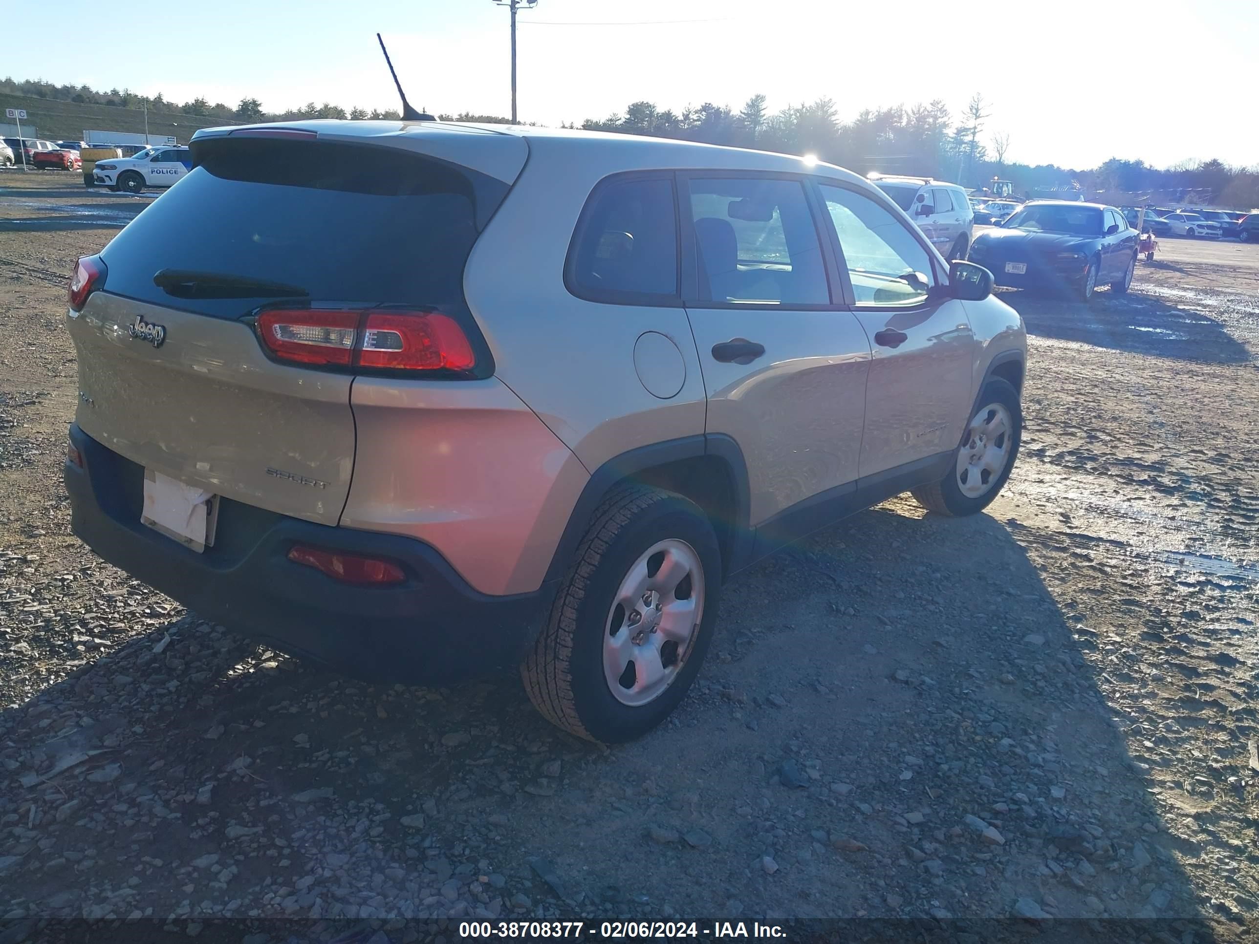 Photo 3 VIN: 1C4PJMAB5FW520140 - JEEP CHEROKEE 