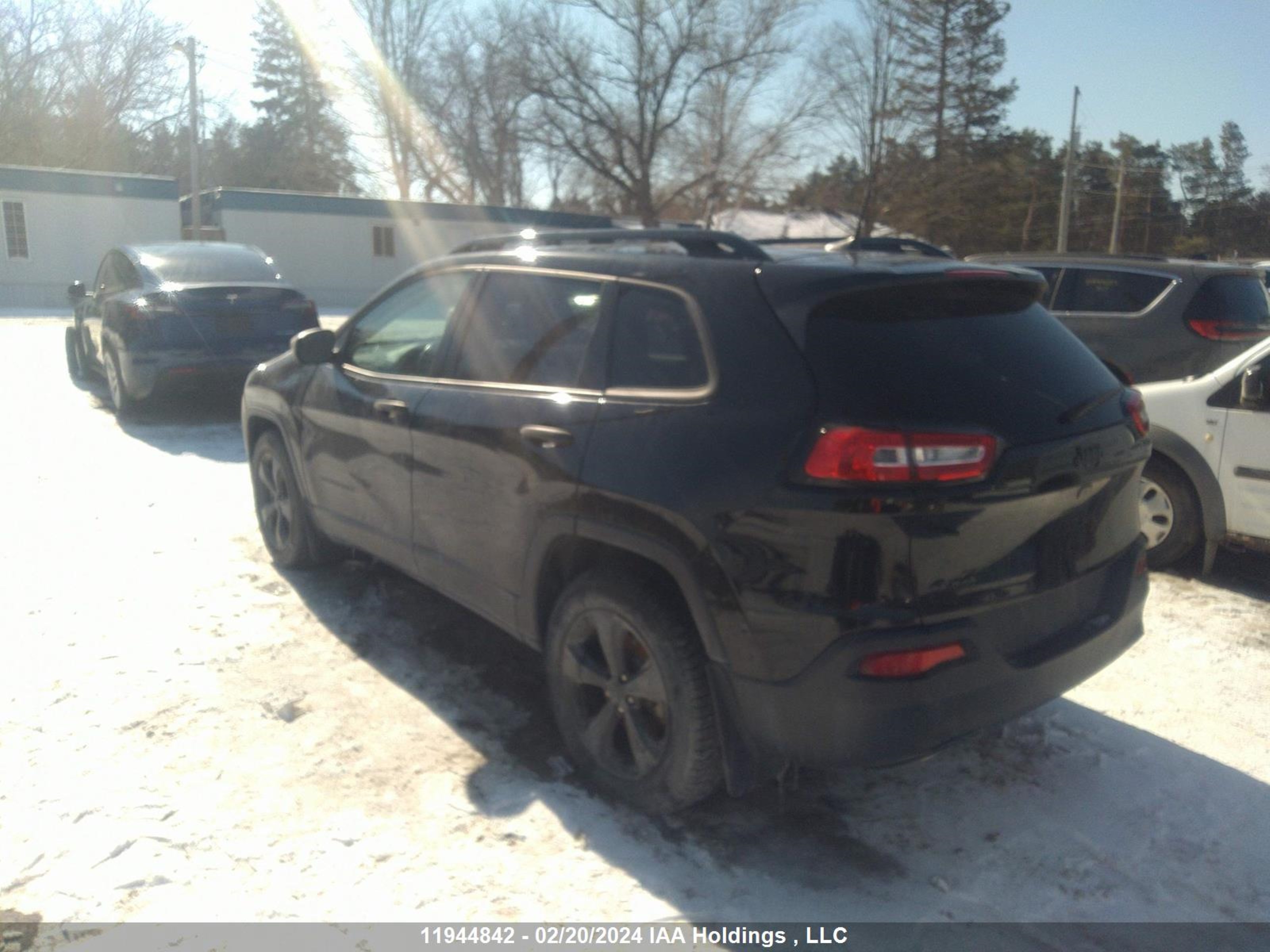 Photo 2 VIN: 1C4PJMABXJD520784 - JEEP CHEROKEE 